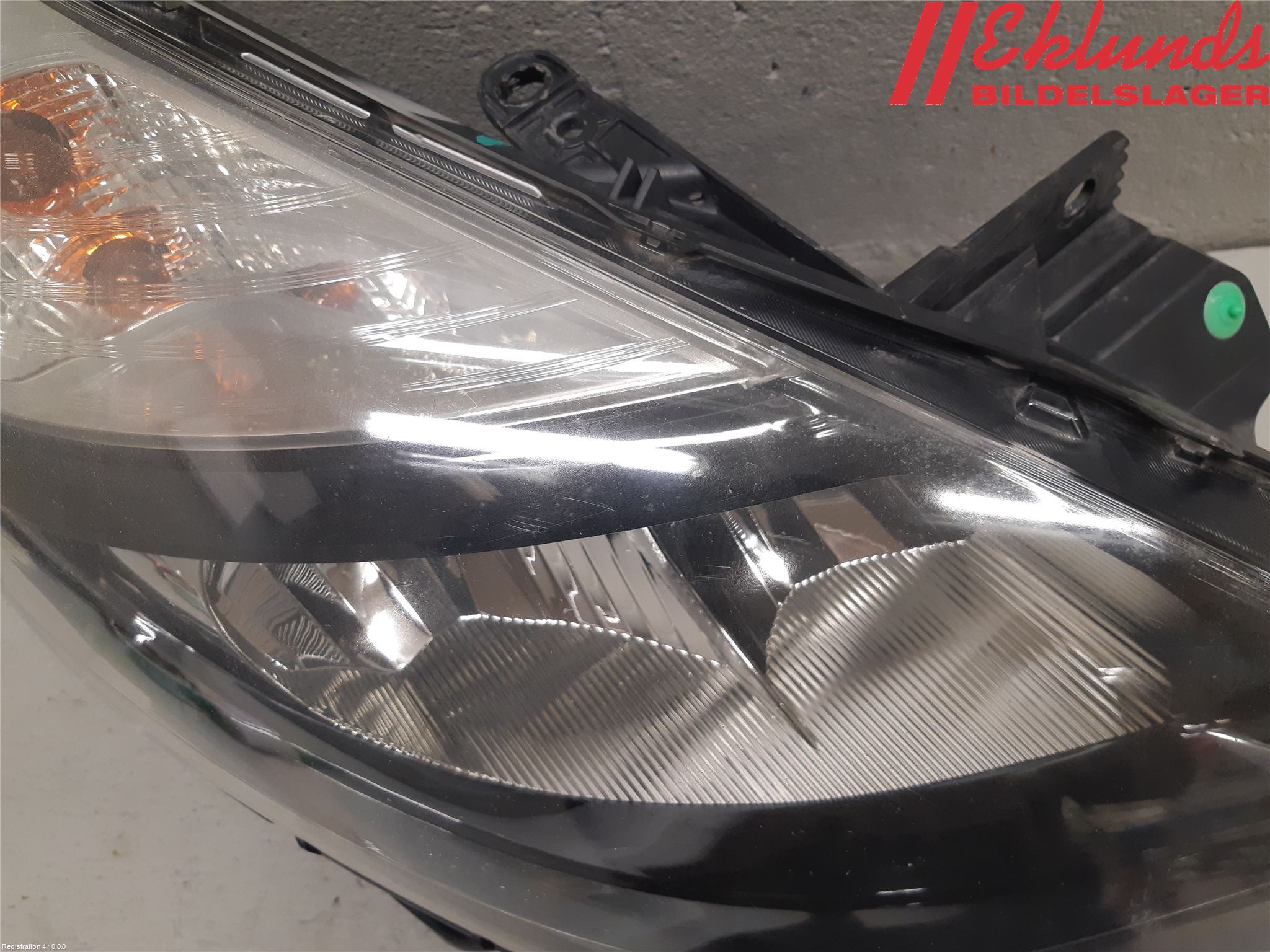 Renault CLIO III  09-12 Strålkastare Höger