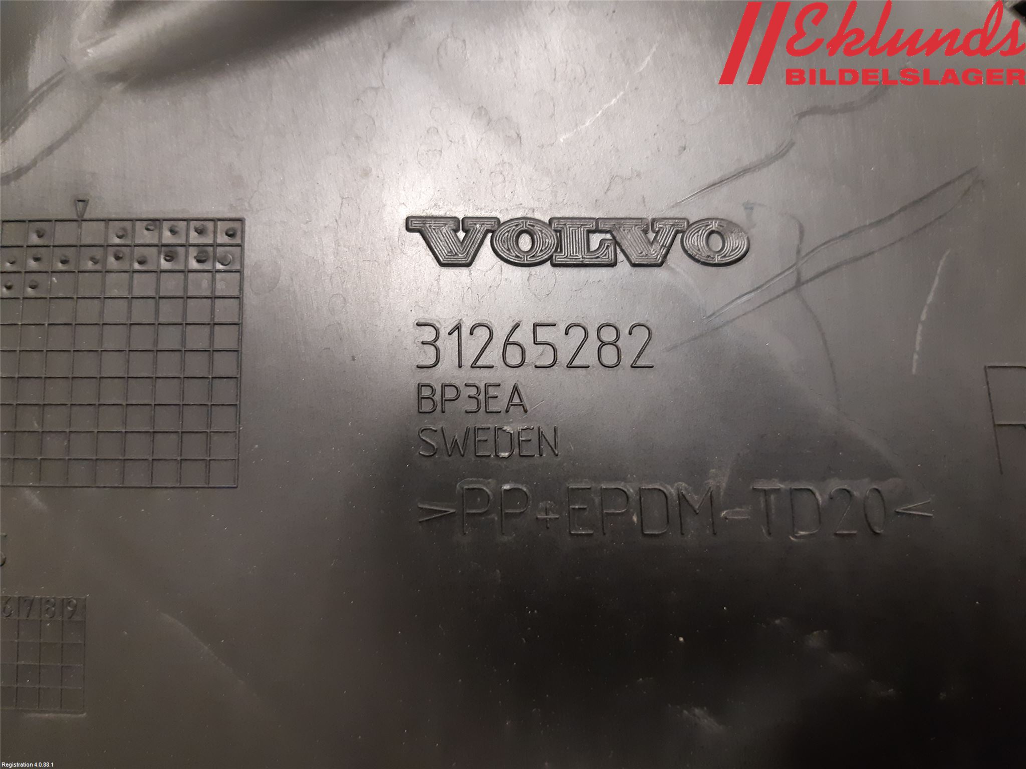 Volvo V60 11-13 Stötfångarfäste Bak Hö