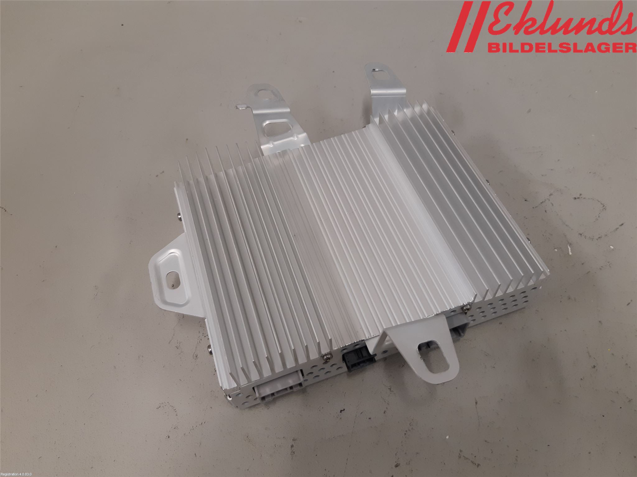 Tesla MODEL Y 21- Radio-Stereo Förstärkare