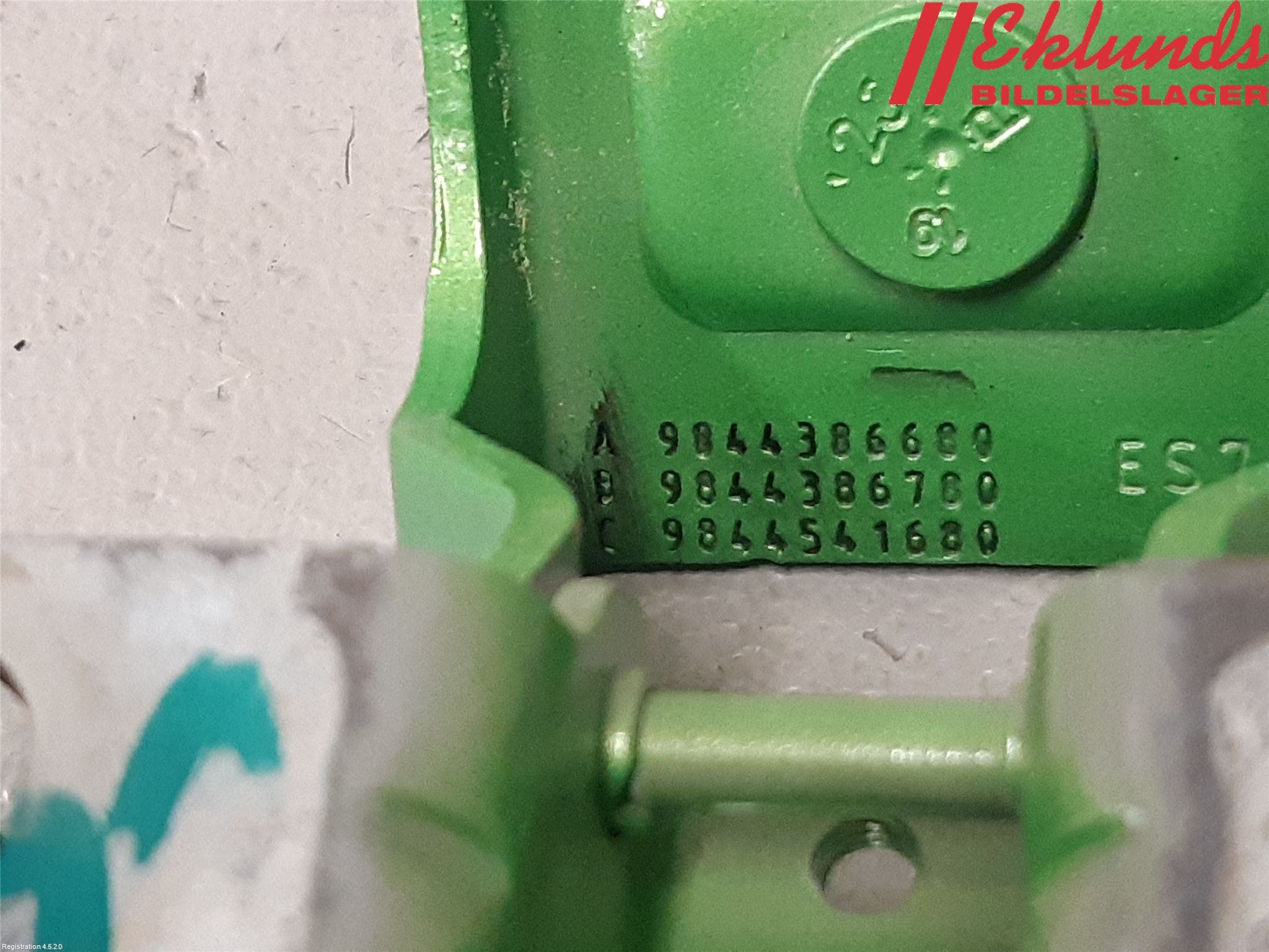 Opel MOKKA 21- Bakluckegångjärn Vä