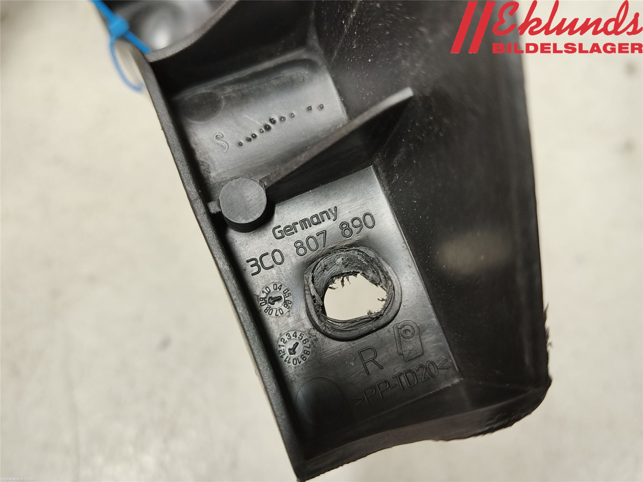 Volkswagen VW PASSAT 05-11 Stötfångarfäste Fram Hö