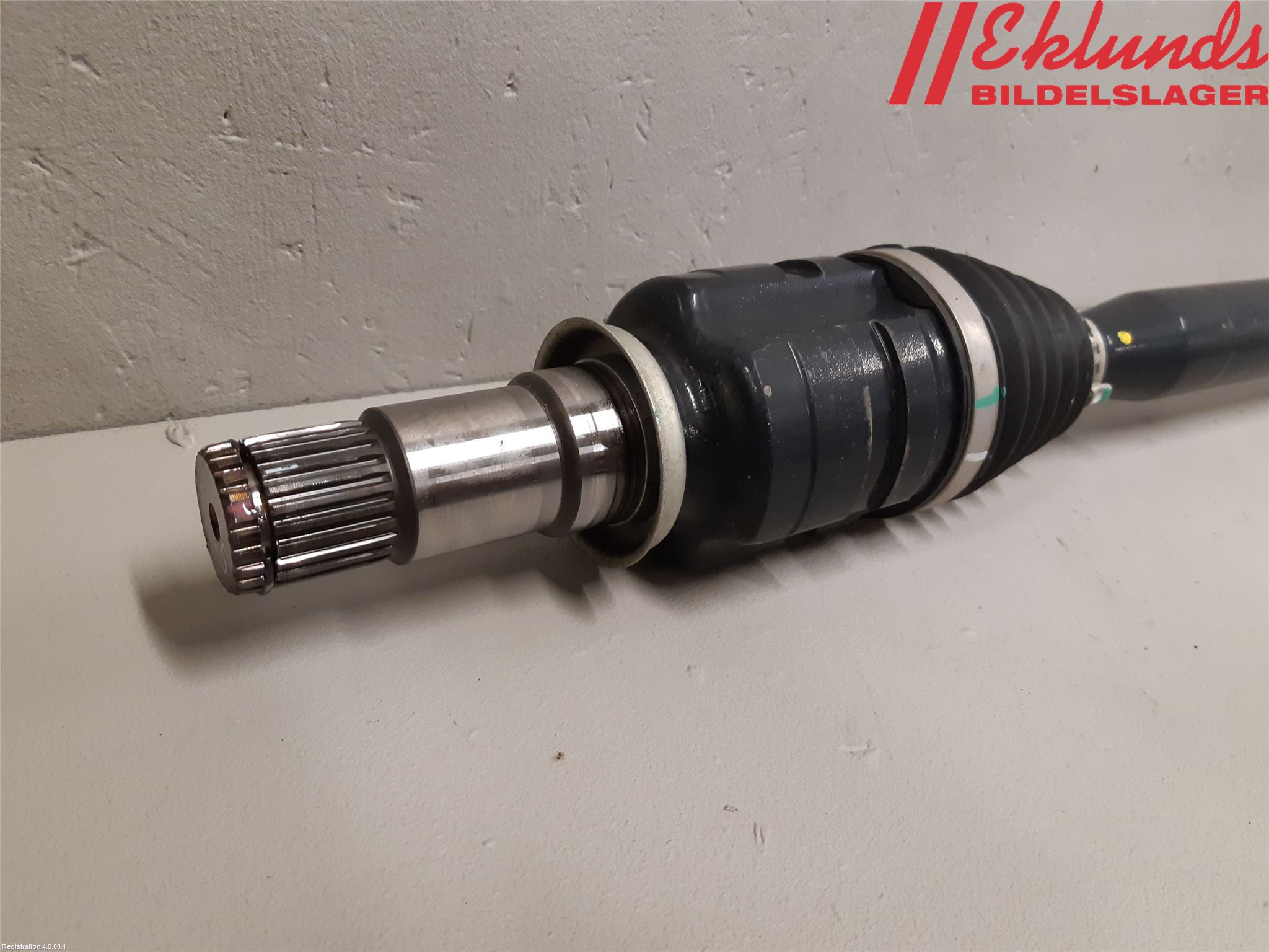 Toyota C-HR 16-23 Drivaxel Fram Höger