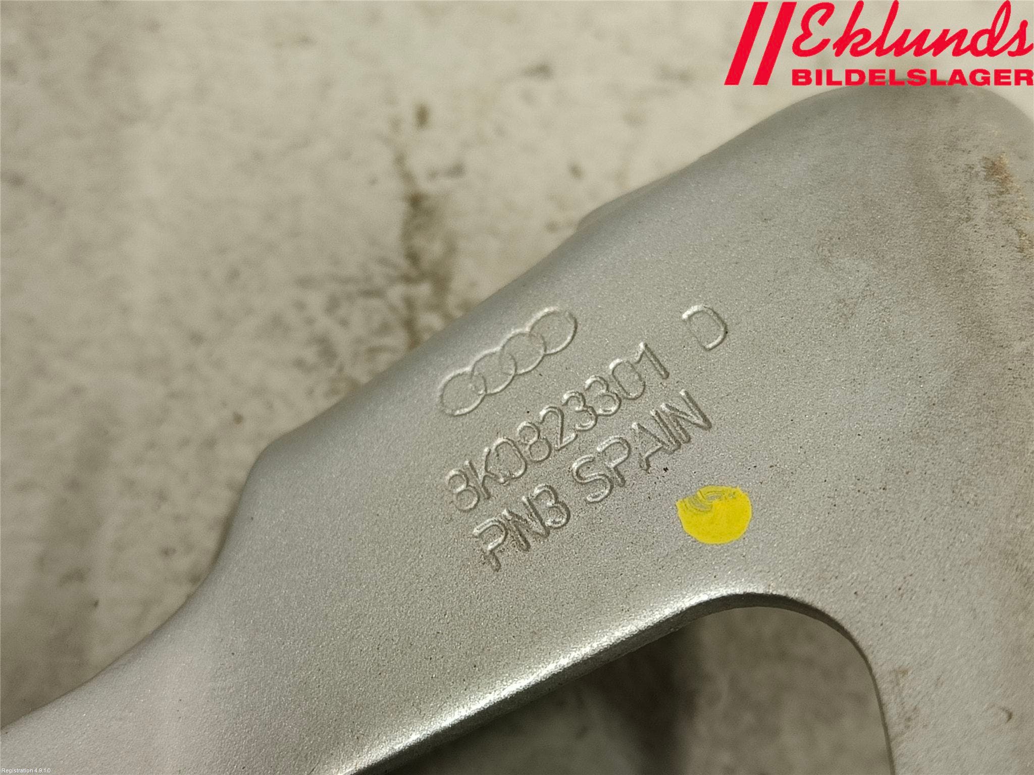 Audi A4/S4 08-11 Huvgångjärn