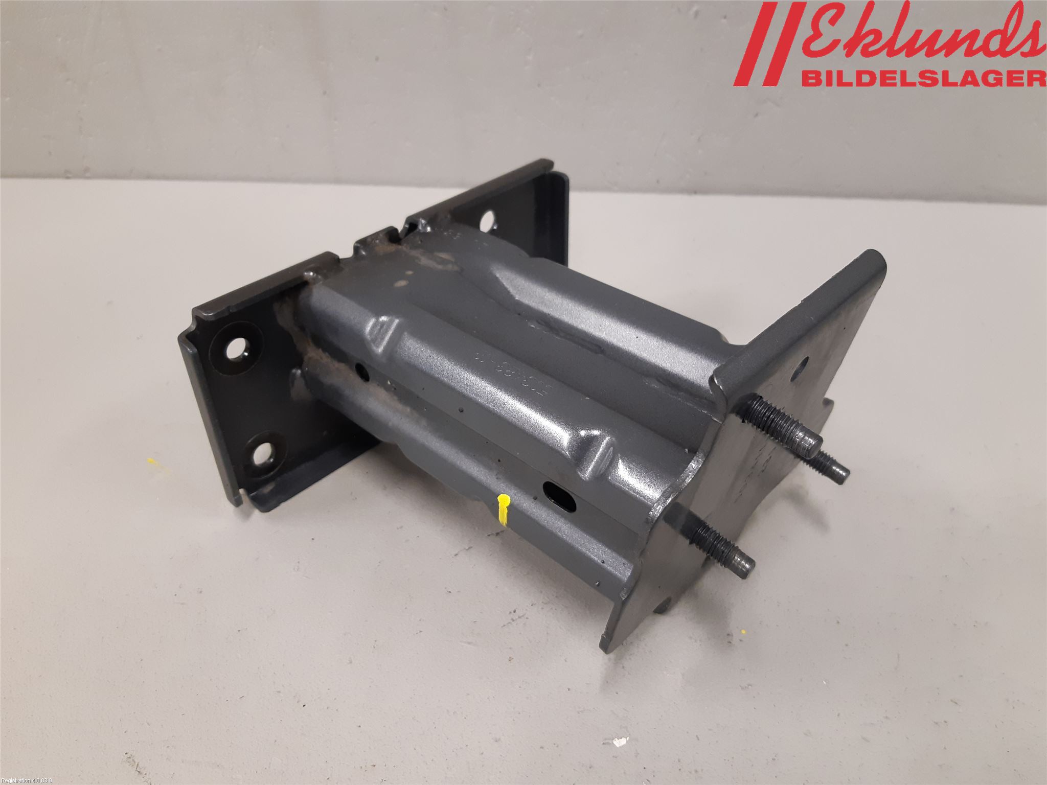 Nissan X-TRAIL 14-21 Stötfångarbärjärn Fram