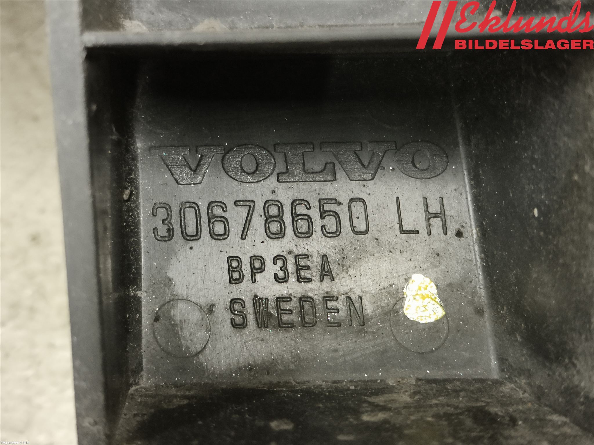 Volvo V70 14-16 Stötfångarfäste Bak Vä