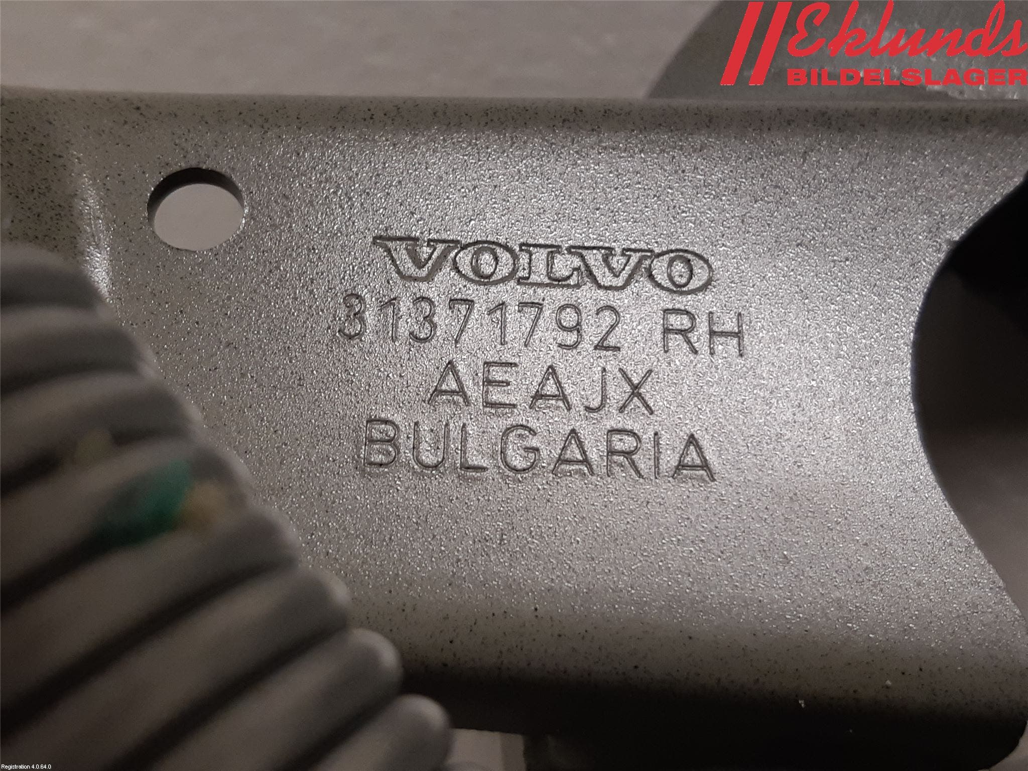 Volvo S90 17->> Bakluckegångjärn Hö