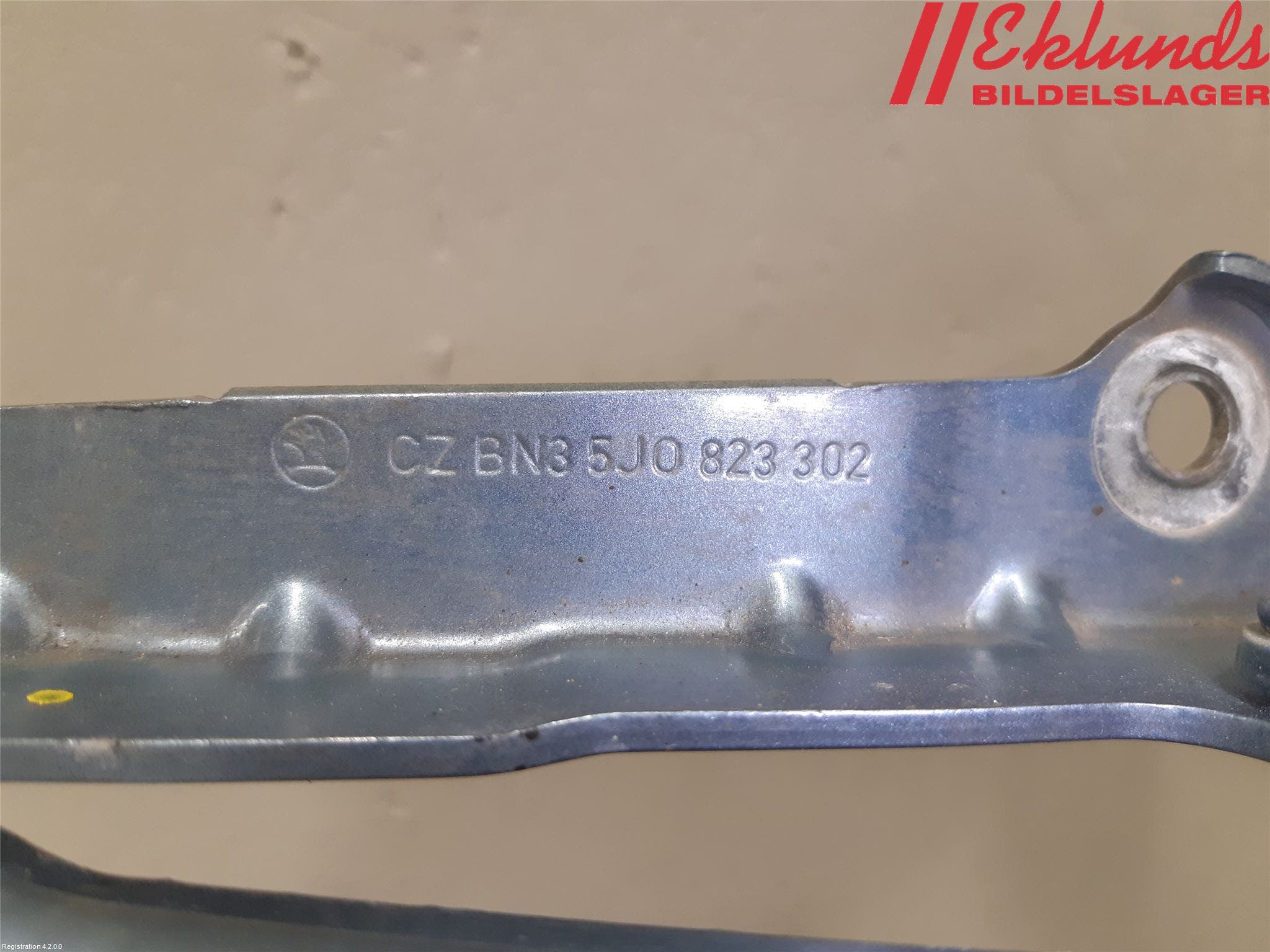 Skoda FABIA 07-14 Huvgångjärn