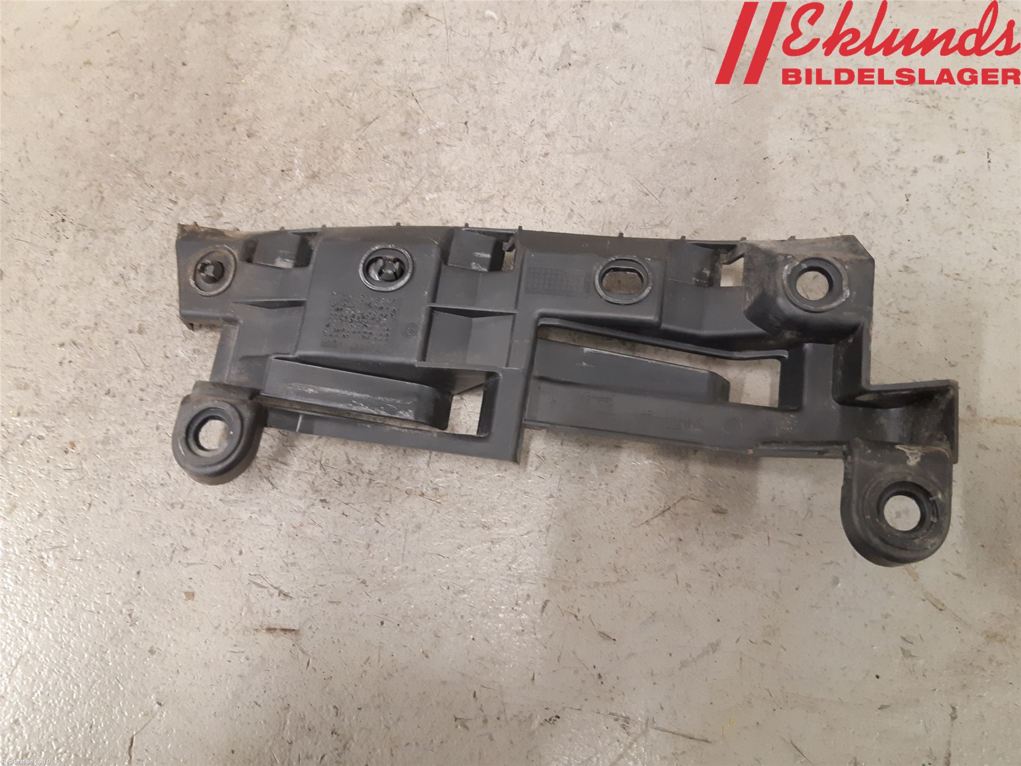 Volkswagen VW CADDY 11-15 Stötfångarfäste Bak Hö