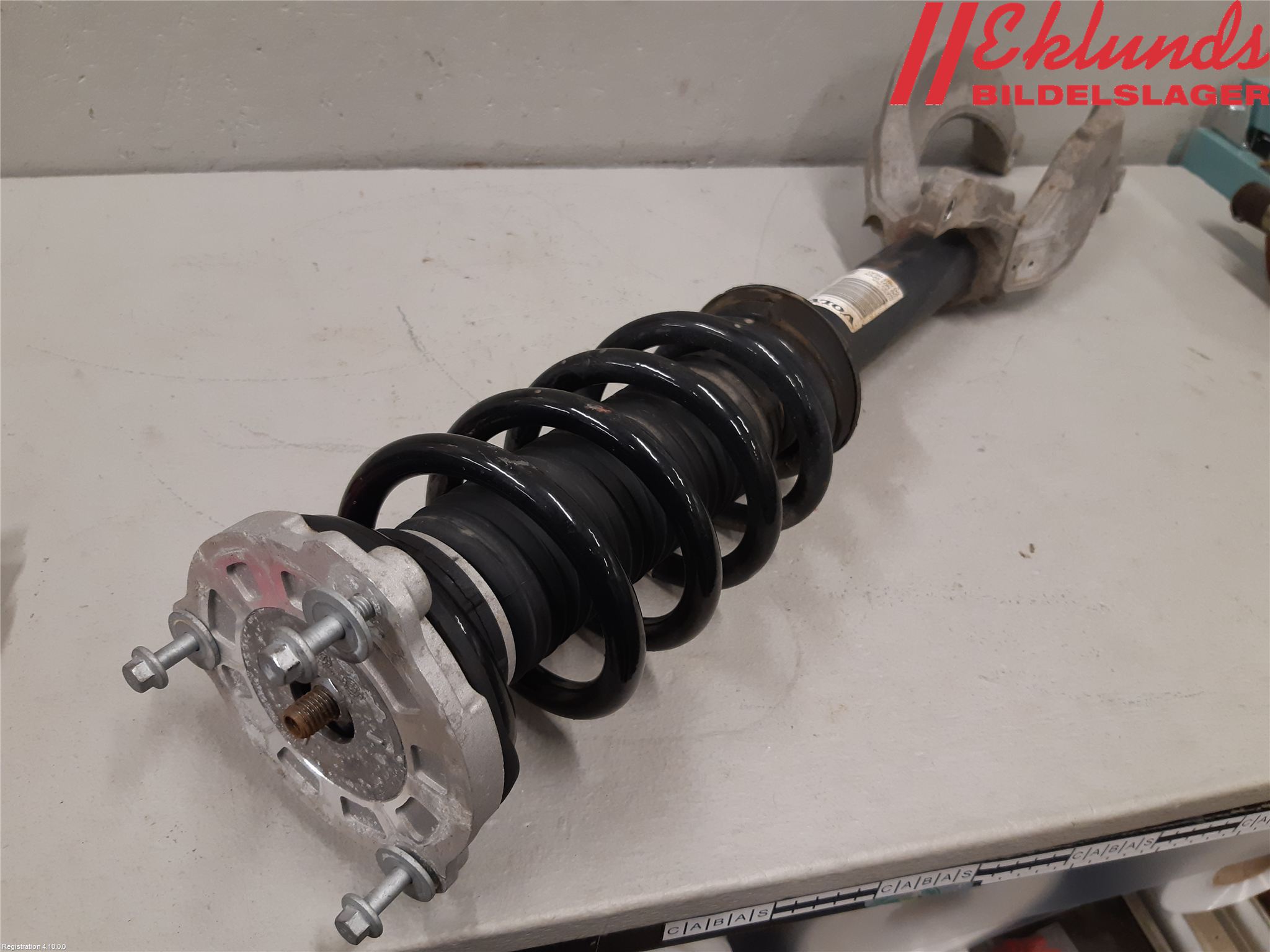 Volvo XC60 18- Fjäderben Fram Vänster