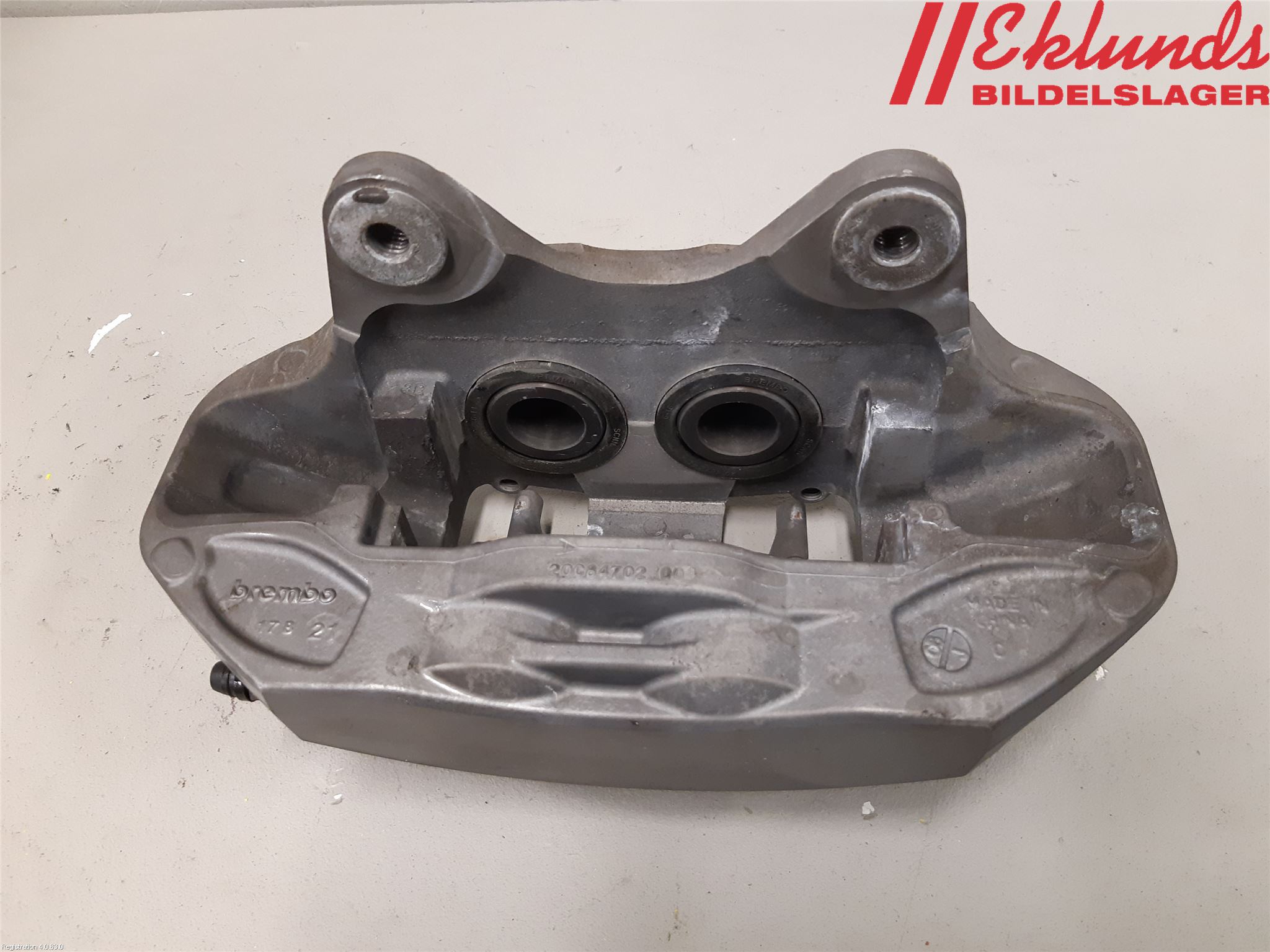 Tesla MODEL Y 21- Bromsok Fram Höger