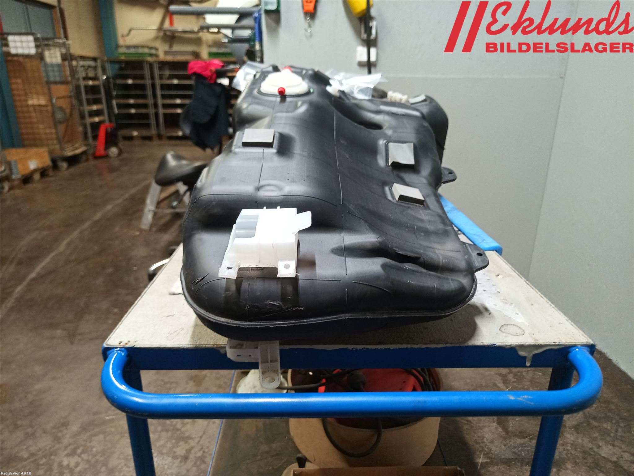 Volvo XC40/RECHARGE 18- Bränsletank