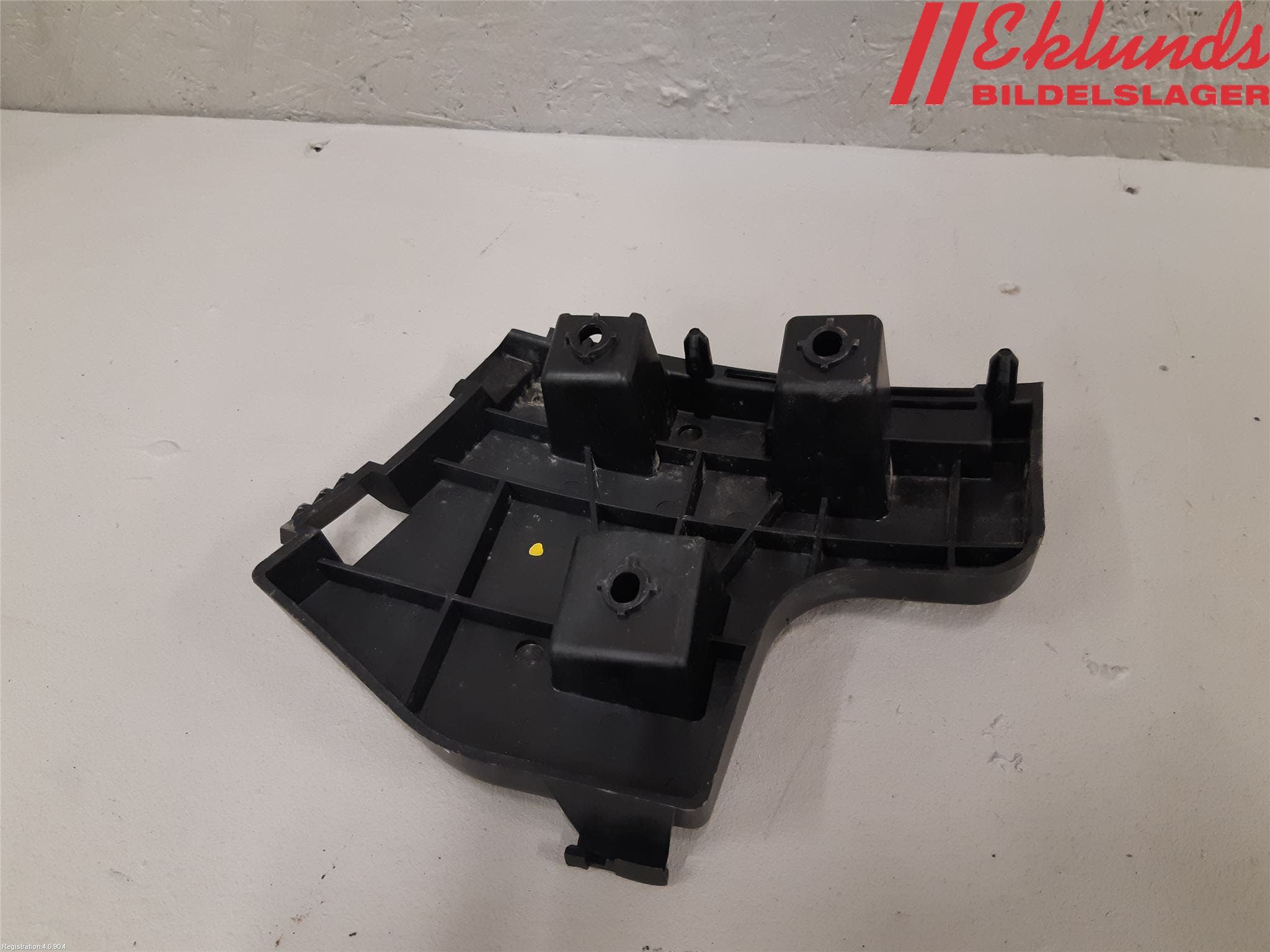 Volvo V60 11-13 Stötfångarfäste Bak Vä