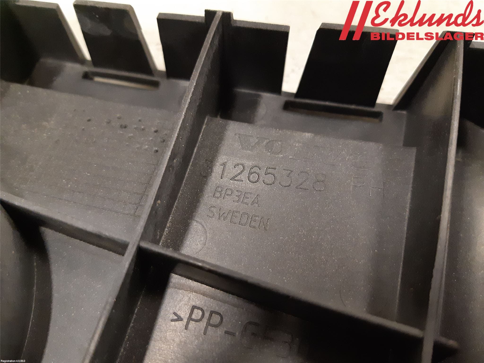 Volvo V70 08-13 Stötfångarfäste Bak Hö