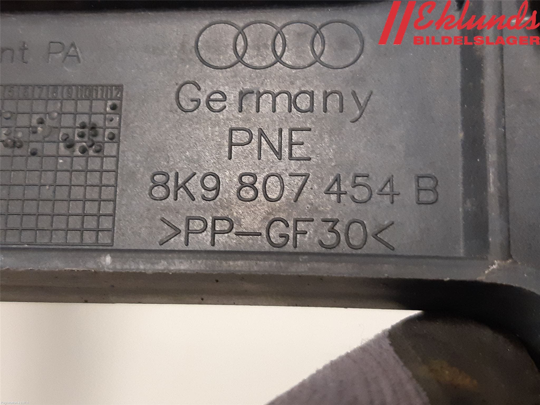 Audi A4 12-15 Stötfångarfäste Bak Hö