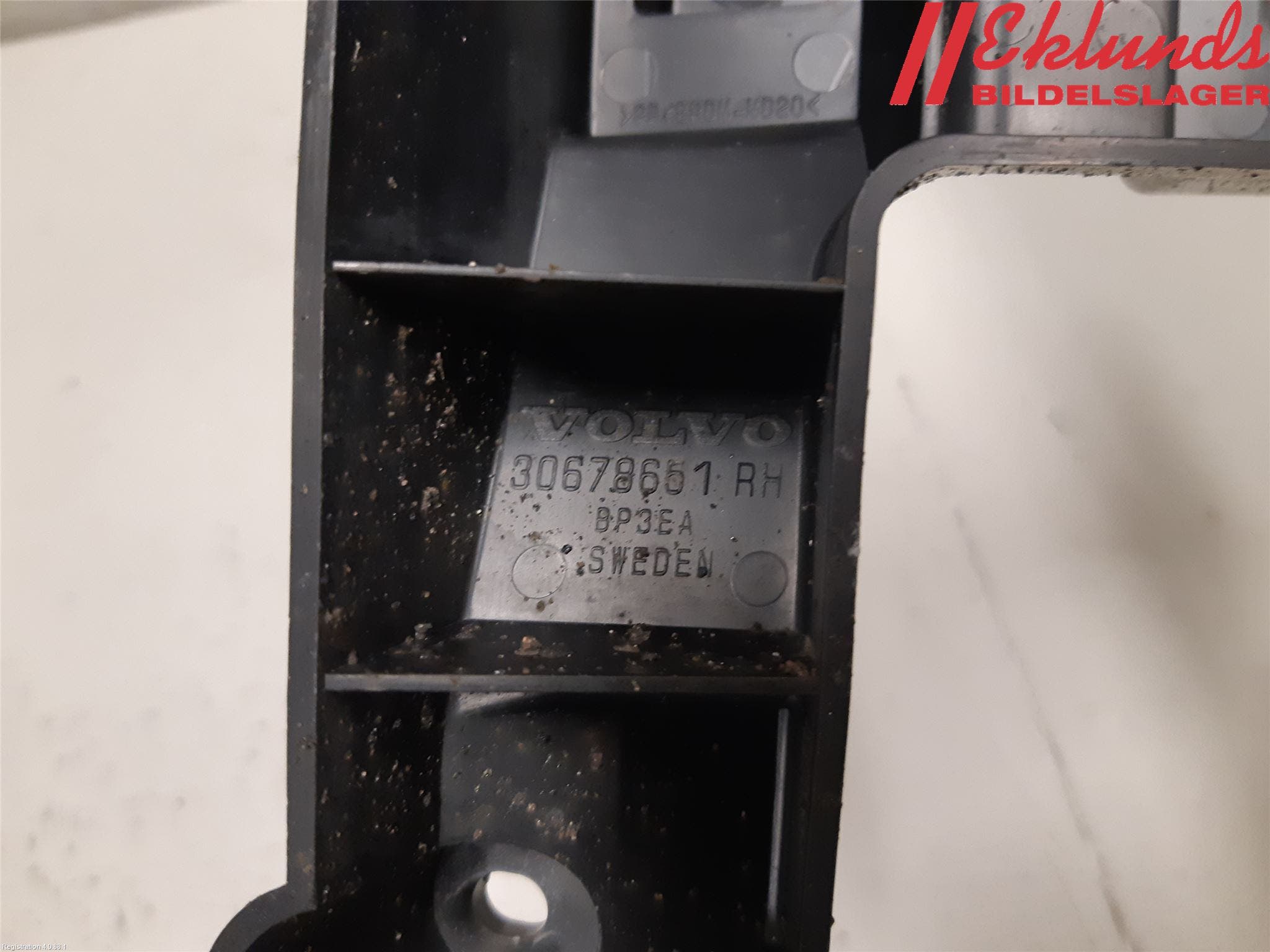 Volvo V70 08-13 Stötfångarfäste Bak Hö