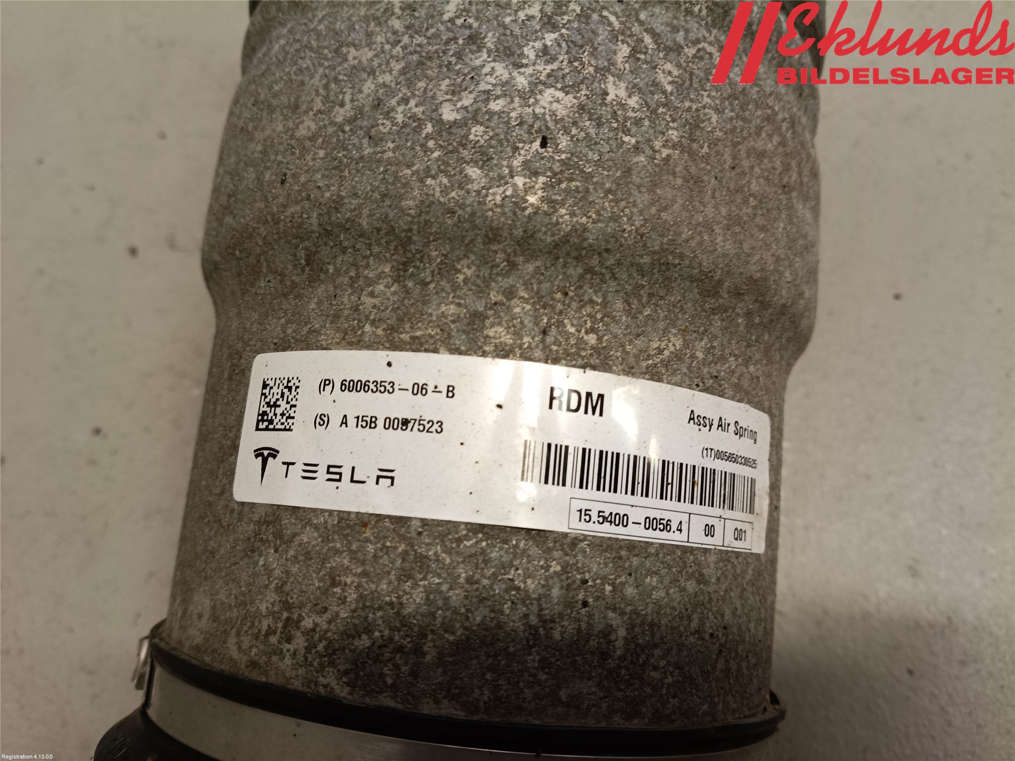 Tesla MODEL S 13- Fjäderben Bak Höger