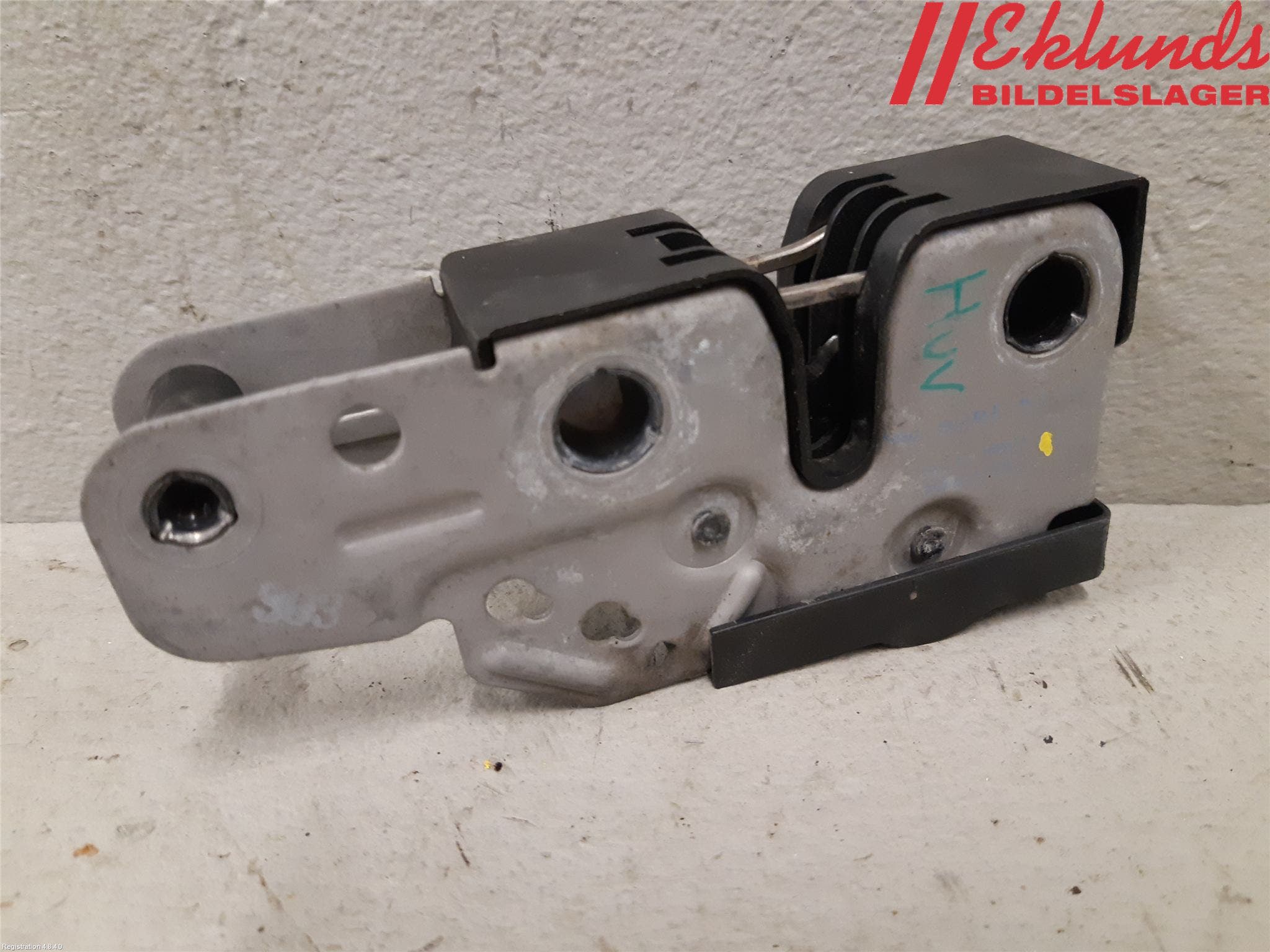 Volkswagen VW PASSAT 11-14 Huvlås