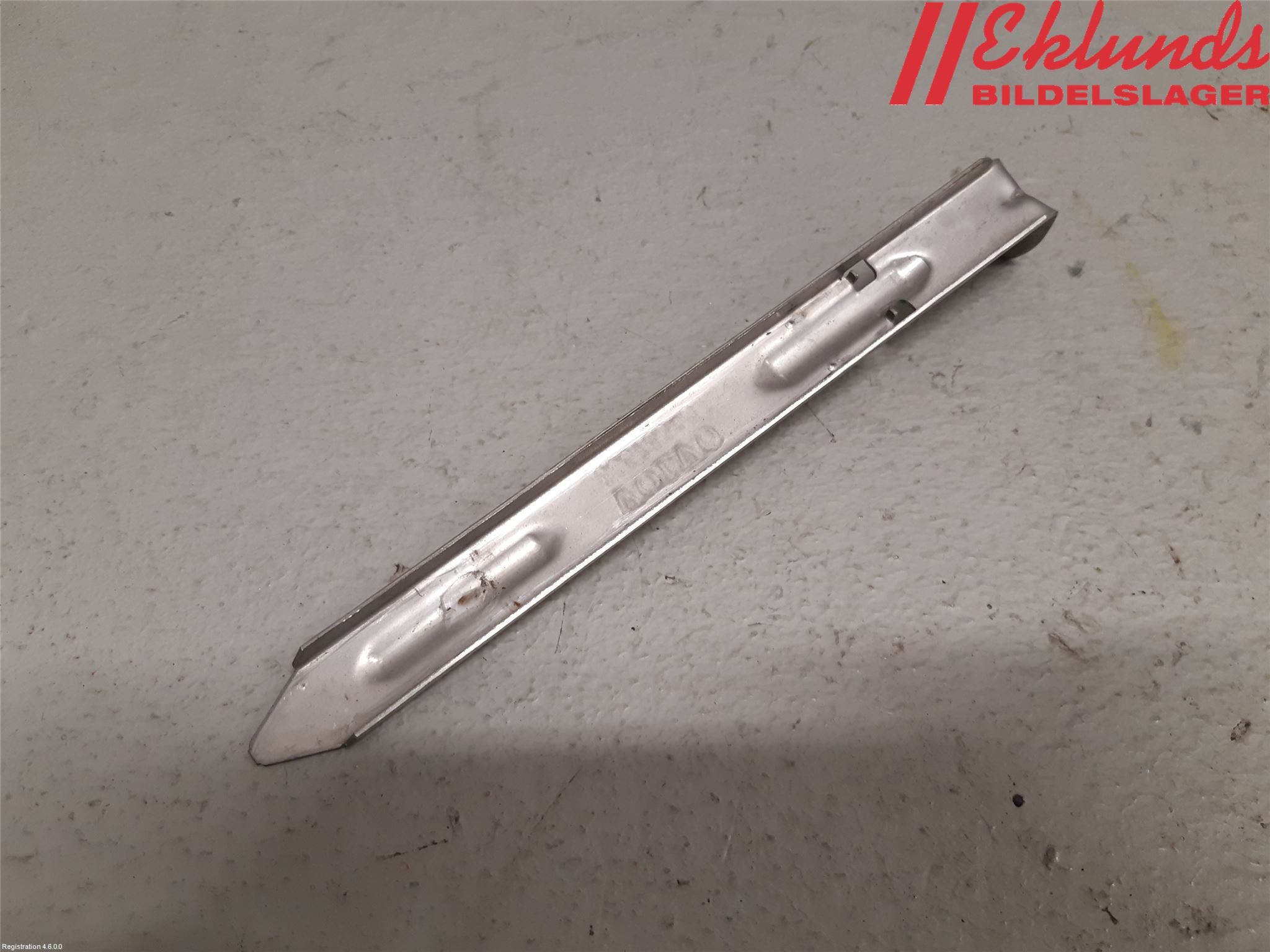 Volvo V70 14-16 Strålkast Fästsarg