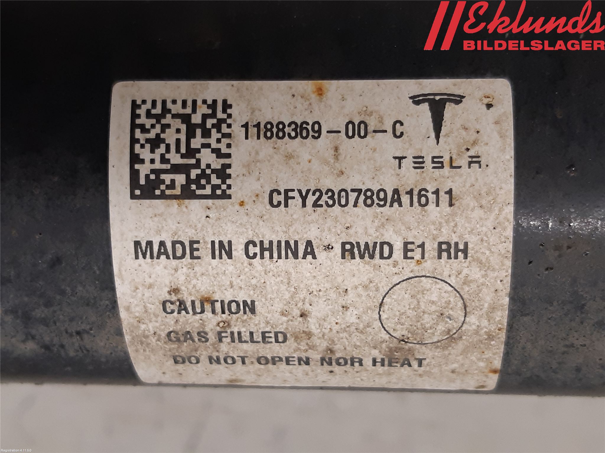 Tesla MODEL Y 21- Fjäderben Fram Höger