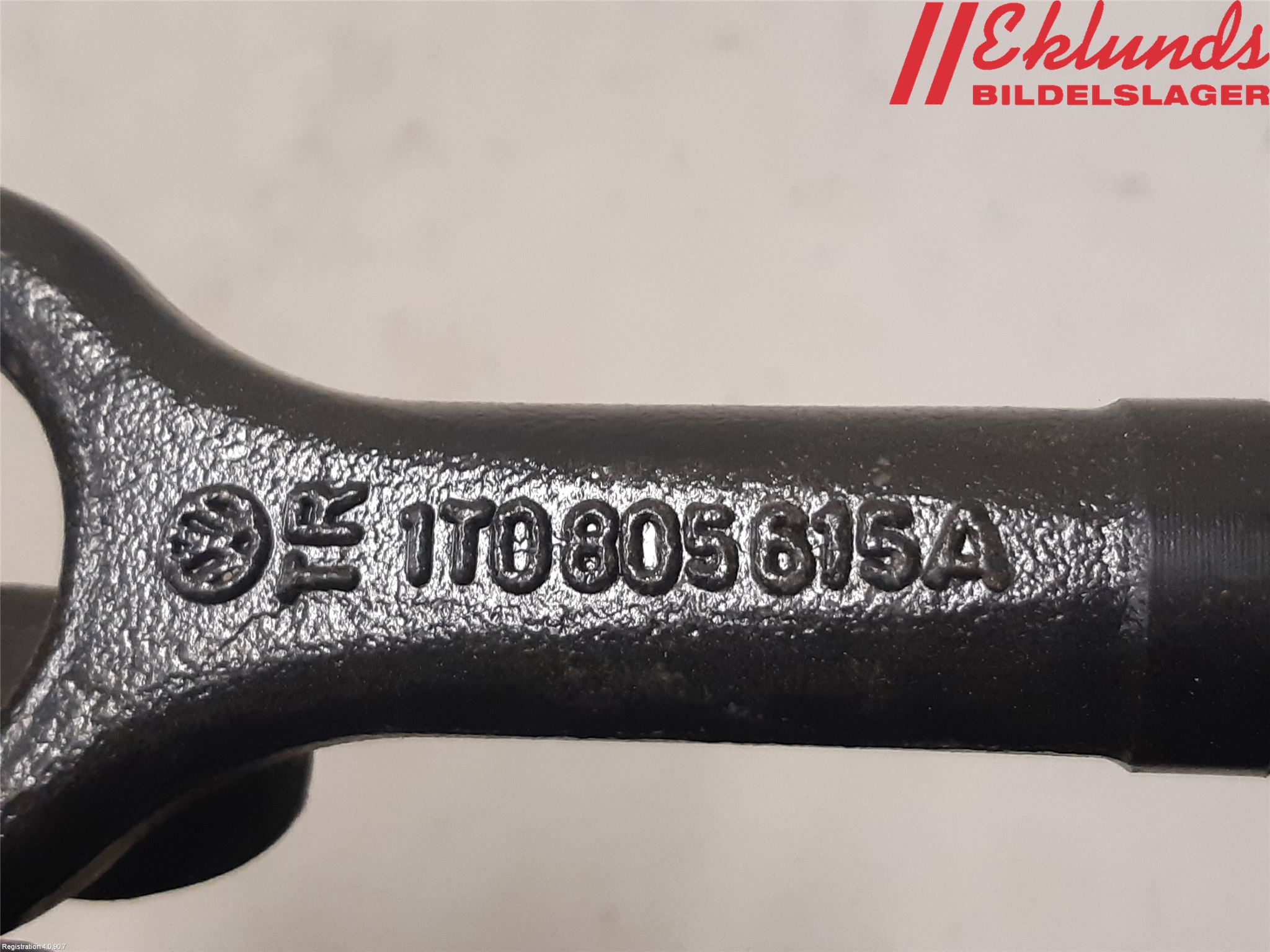 Volkswagen VW GOLF V 04-09 Bogserögla