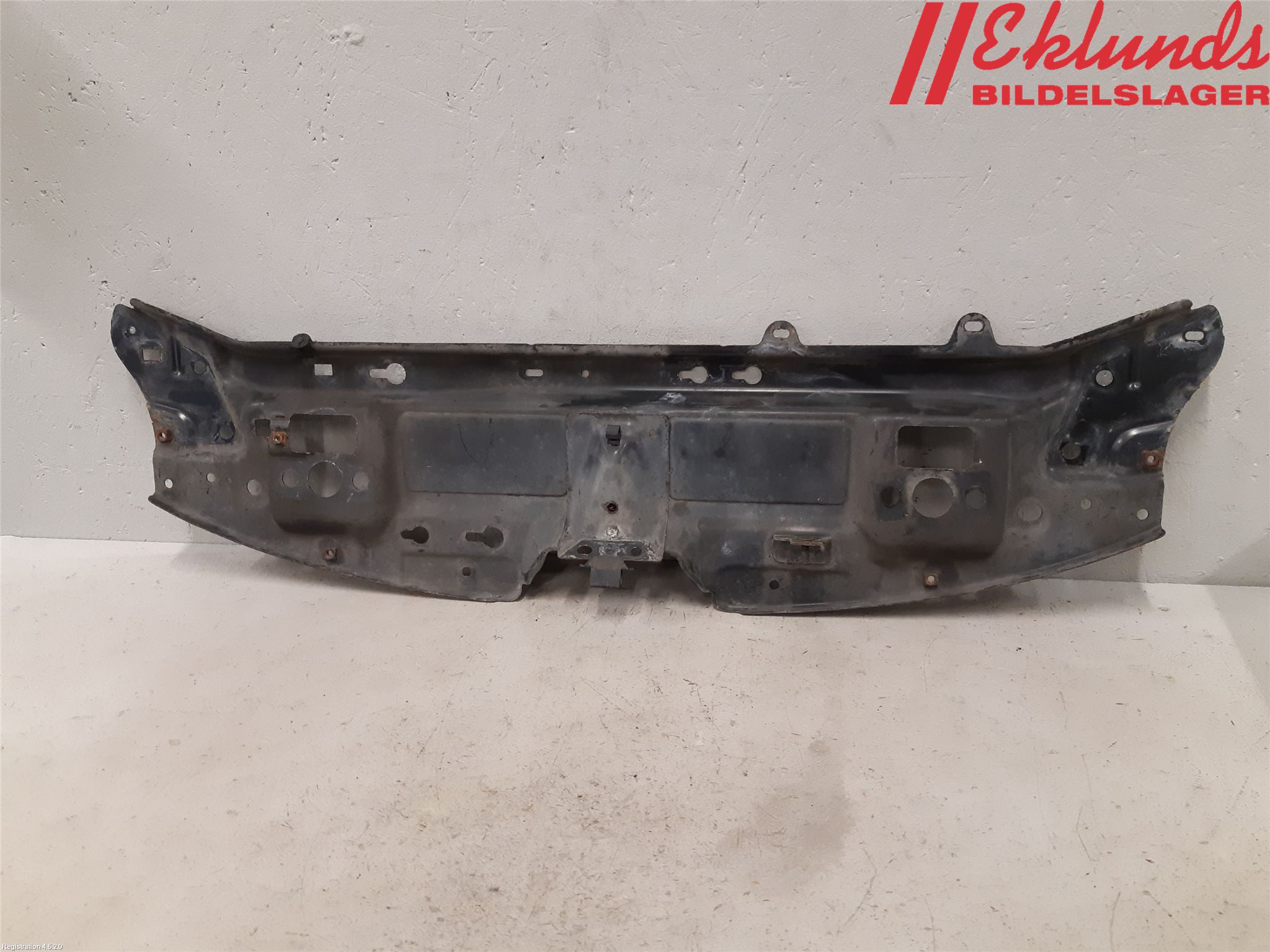 Saab 9-3 VER2/VER3 08-15 Front Huvlåsplåt-Balk