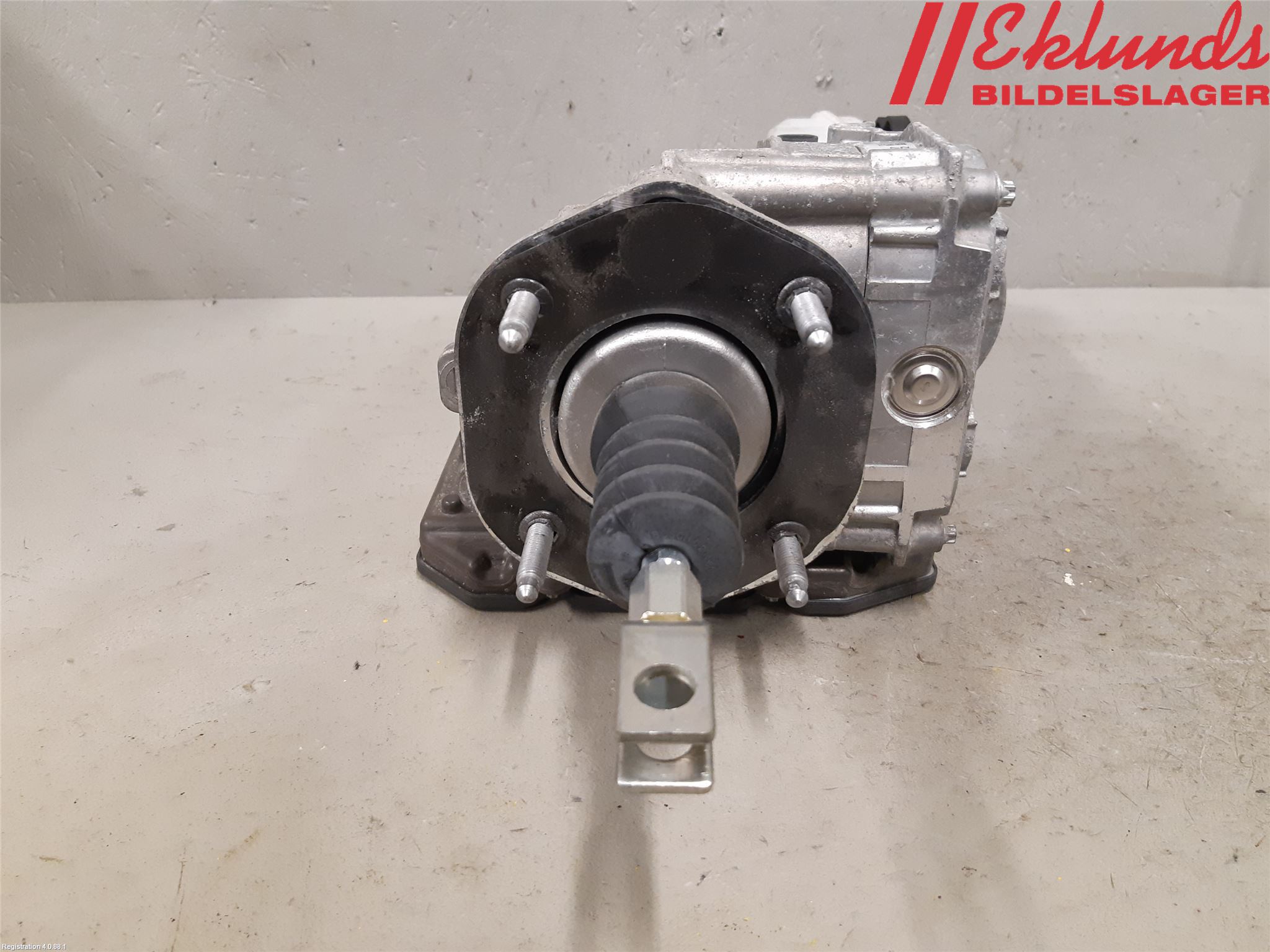 Tesla MODEL S 13- Broms Huvudcylinder