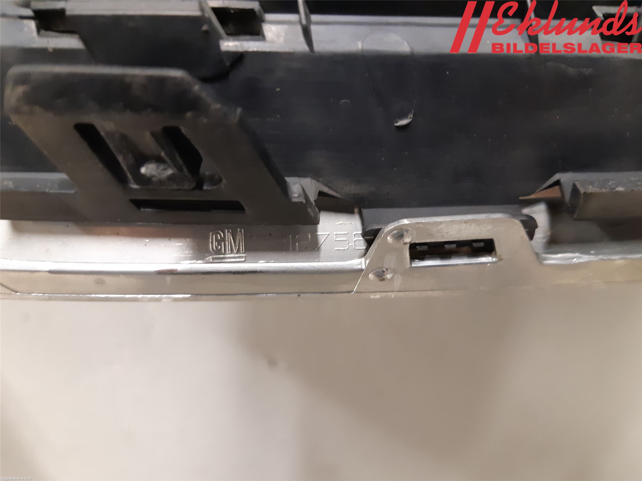 Saab 9-5     06-10 Grilldel Vänster