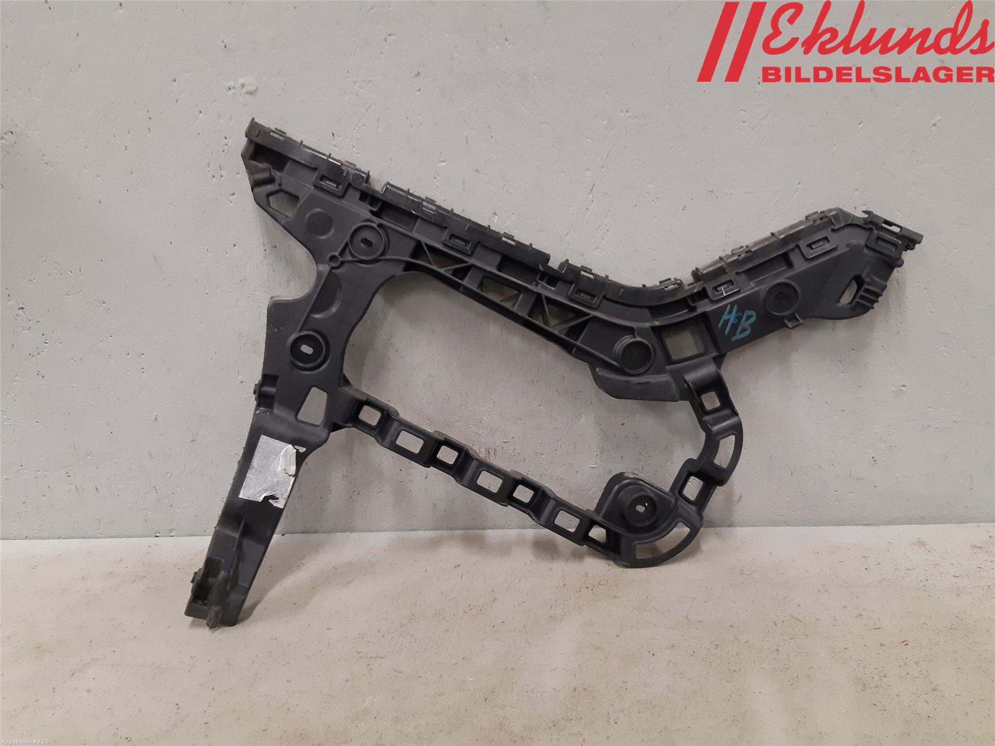 Volkswagen VW PASSAT 15-19 Stötfångarfäste Bak Hö