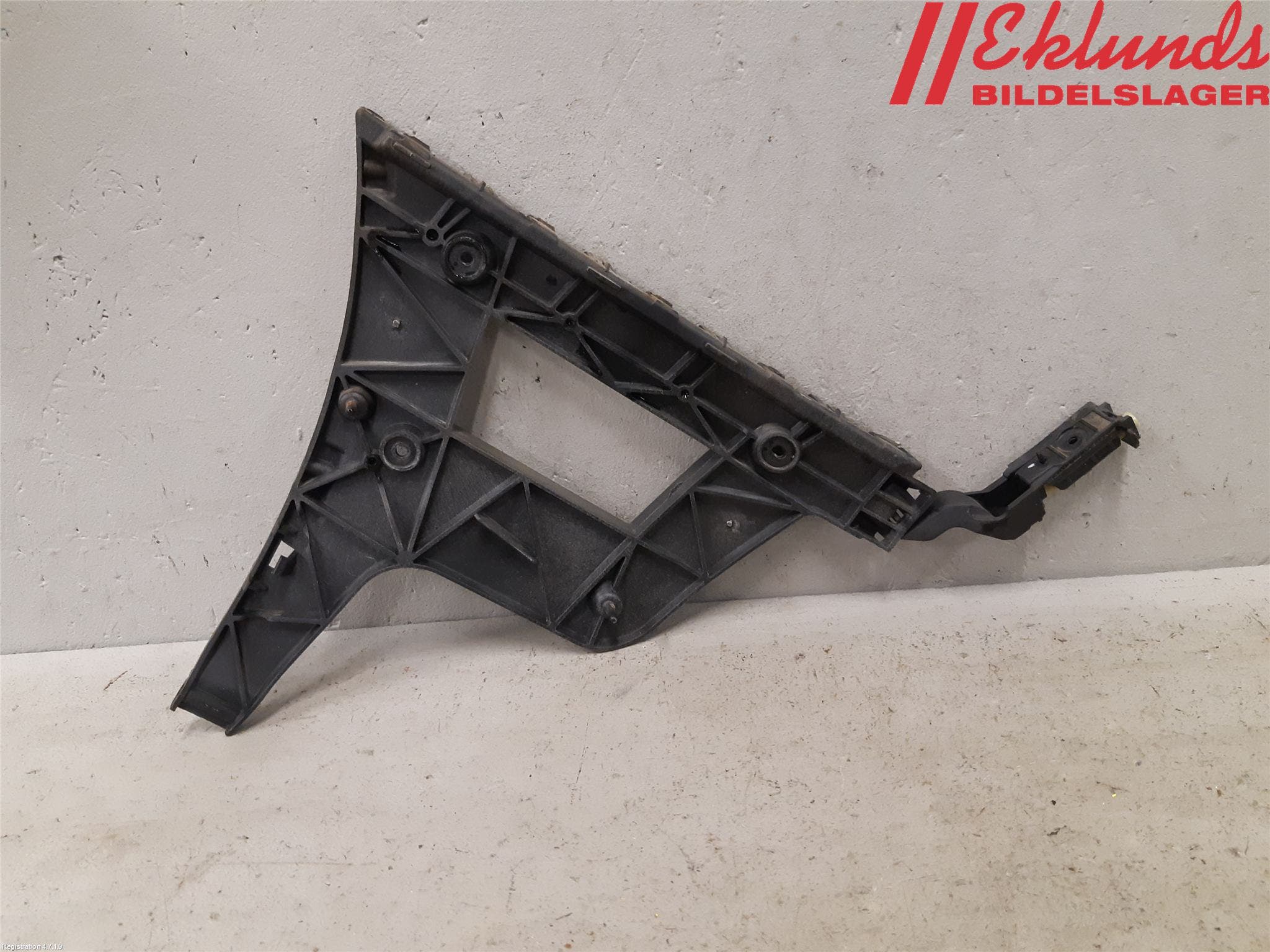 Audi A4/S4 08-11 Stötfångarfäste Bak Hö