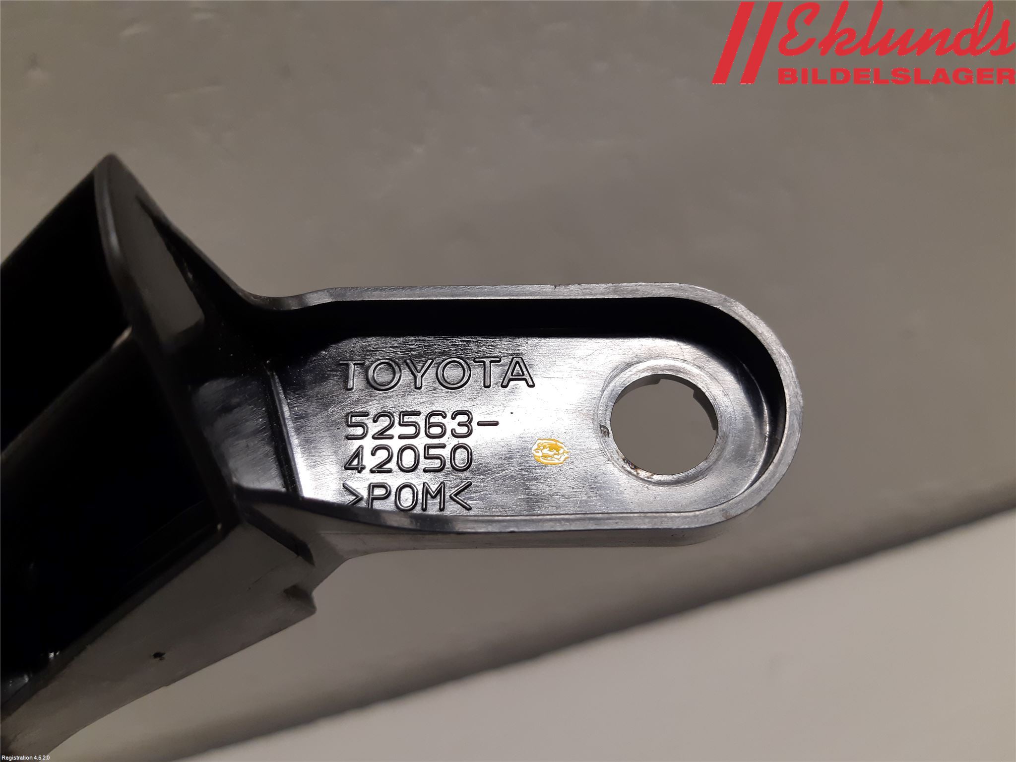 Toyota RAV4 19- Stötfångarfäste Bak Vä