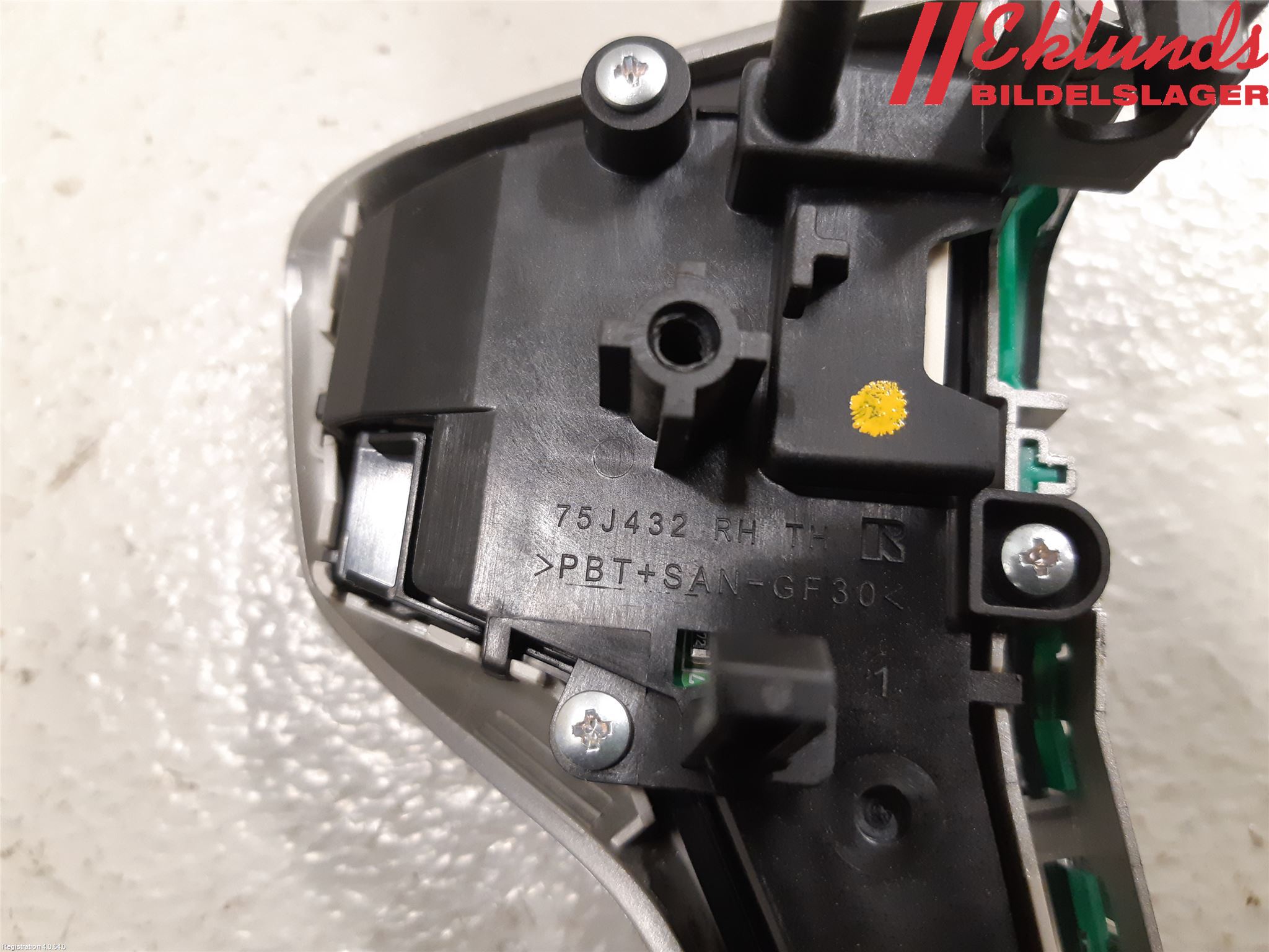 Mitsubishi OUTLANDER 13-21 Farthållare