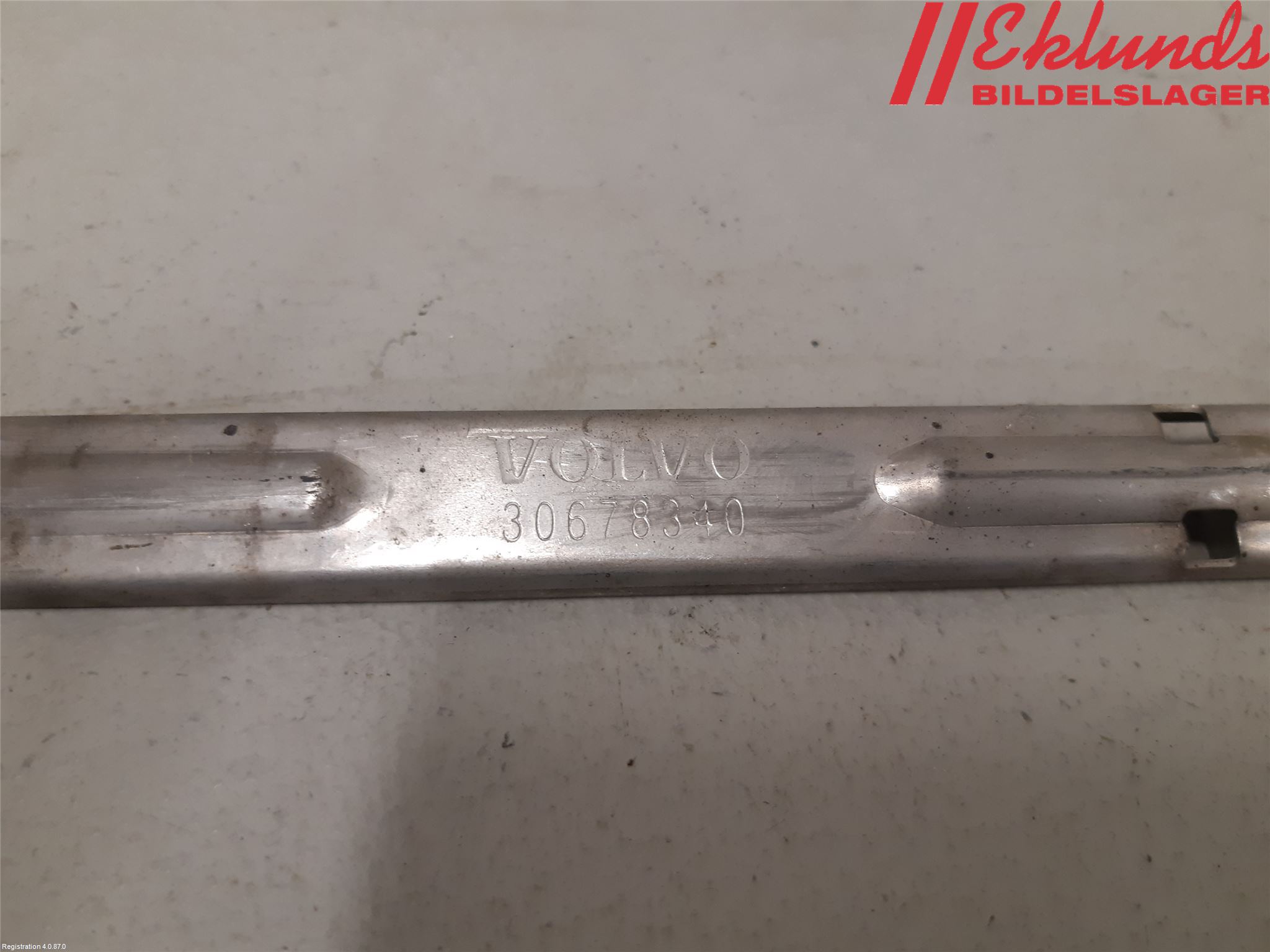 Volvo V70 08-13 Strålkast Fästsarg