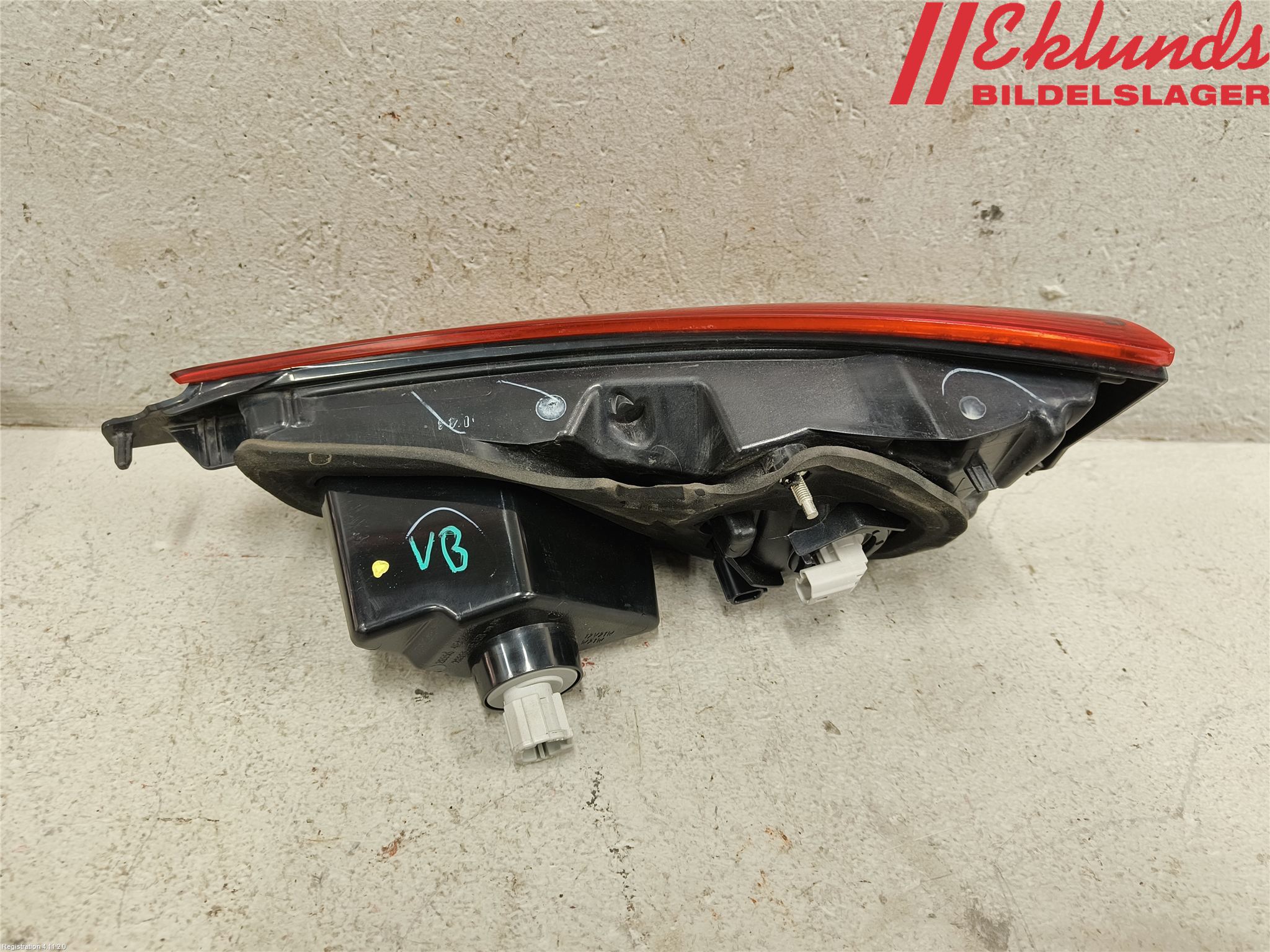 Nissan QASHQAI 14-17 Bakljus Lucka Vä
