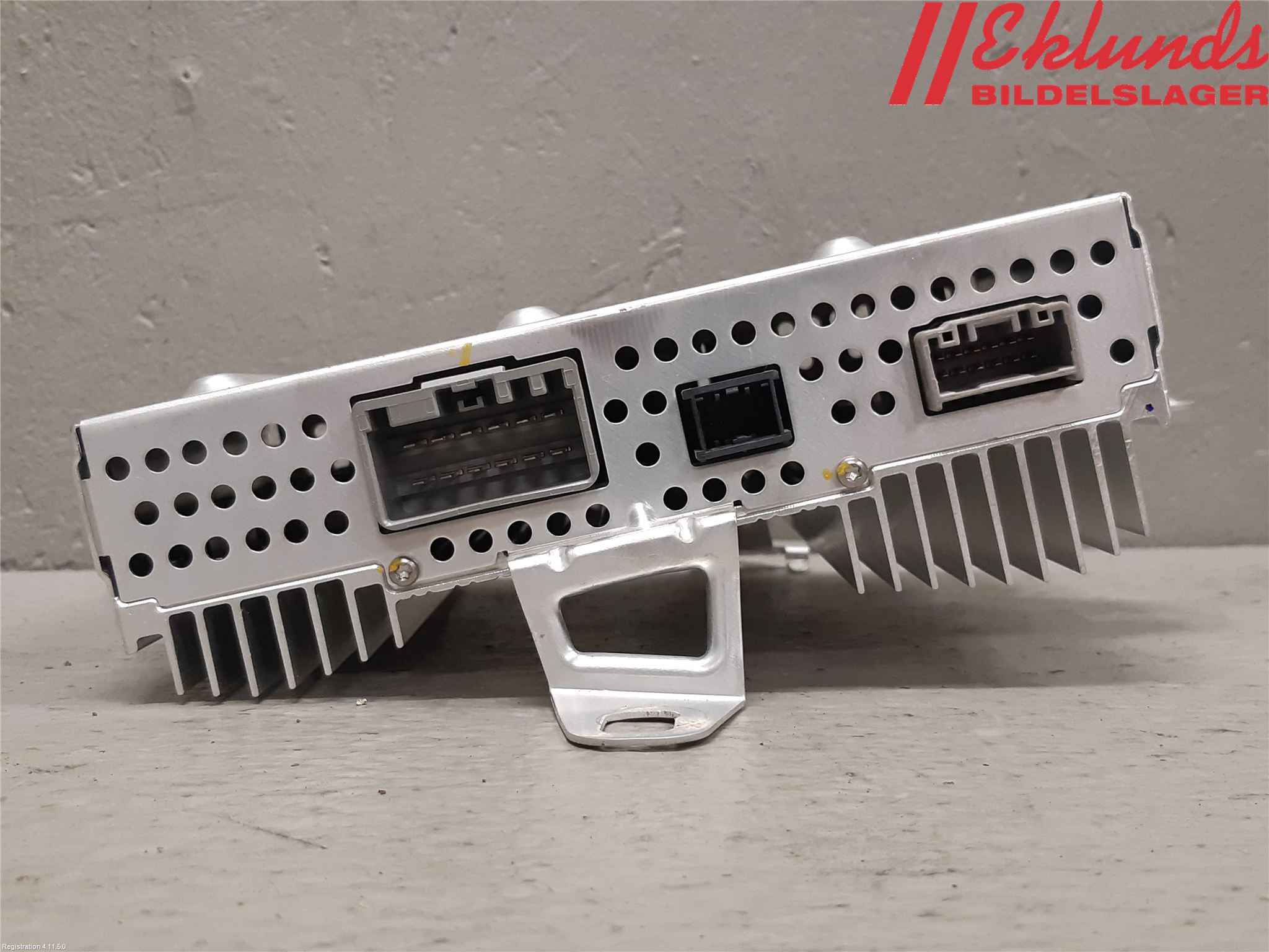 Tesla MODEL Y 21- Radio-Stereo Förstärkare