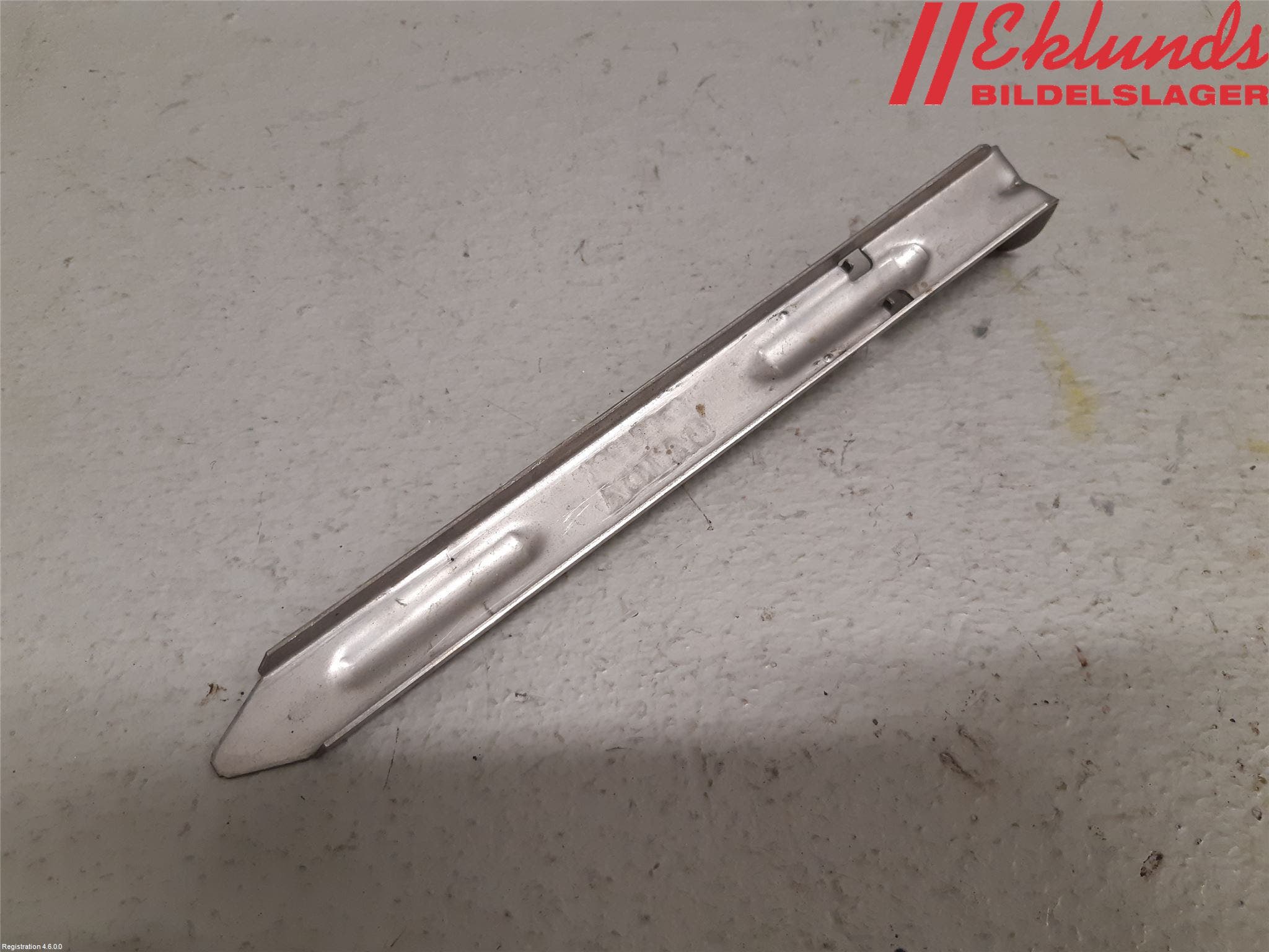 Volvo V70 14-16 Strålkast Fästsarg