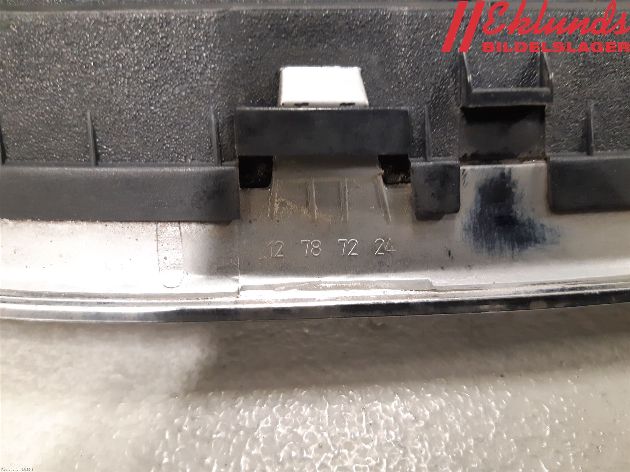 Saab 9-3 VER 2 Grilldel Mitt