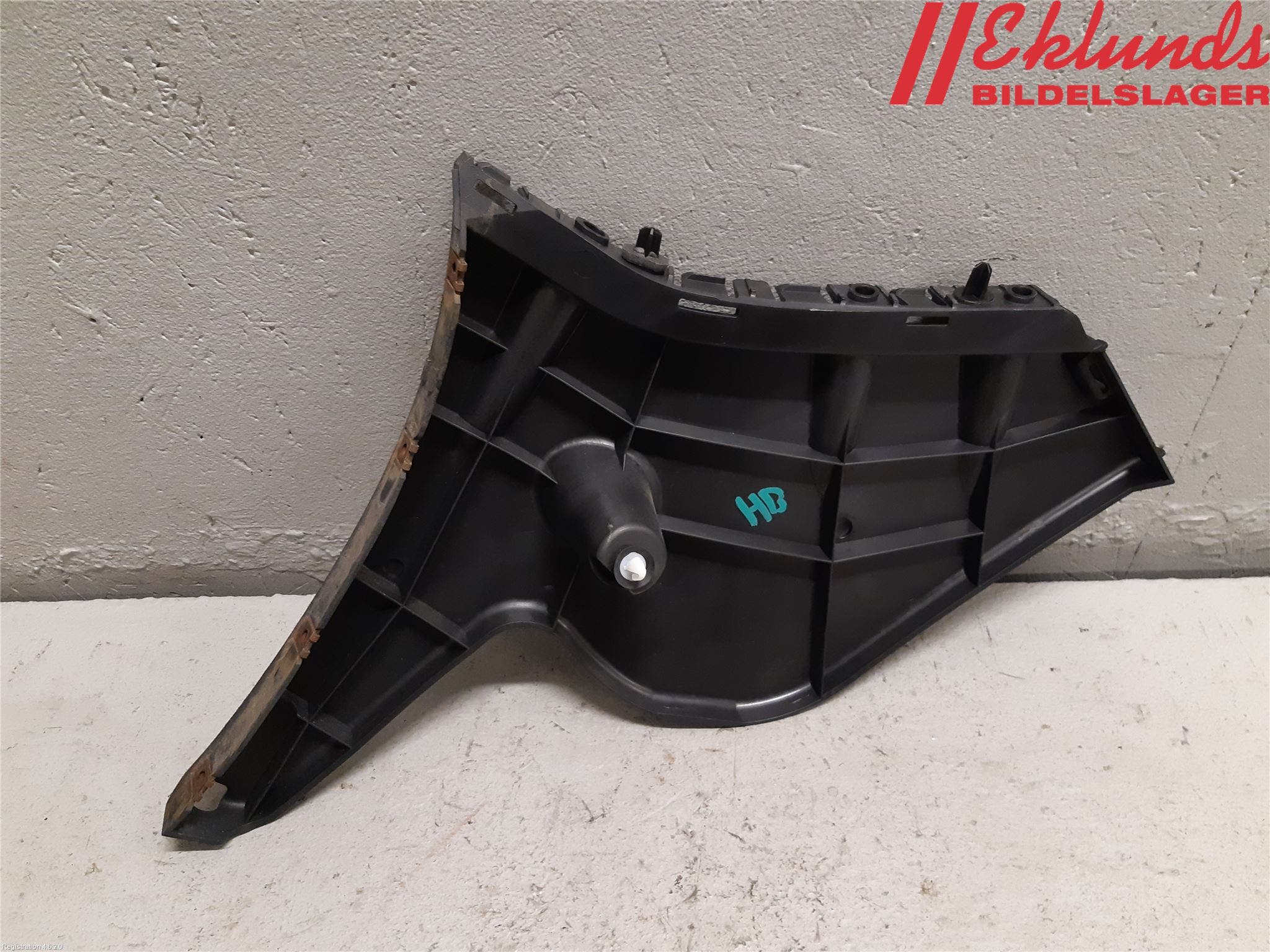 Volvo V60 11-13 Stötfångarfäste Bak Hö