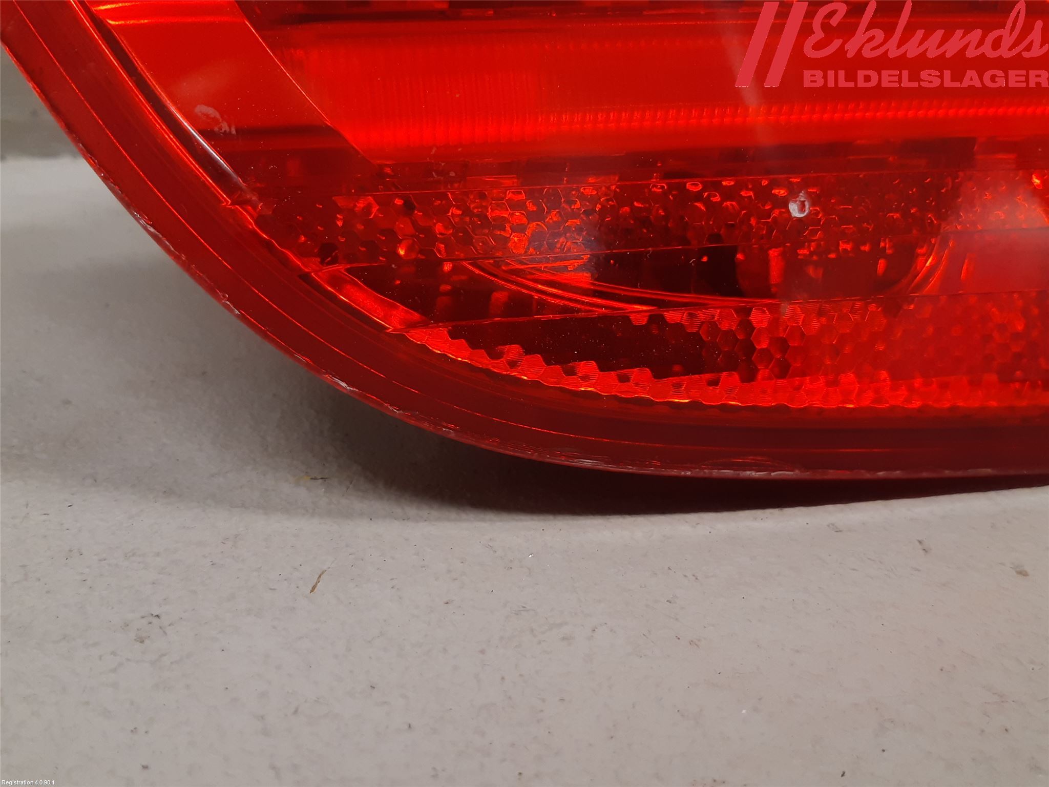 BMW 3 E90/91 SED/TOU 05-12 Bakljus Lucka Hö