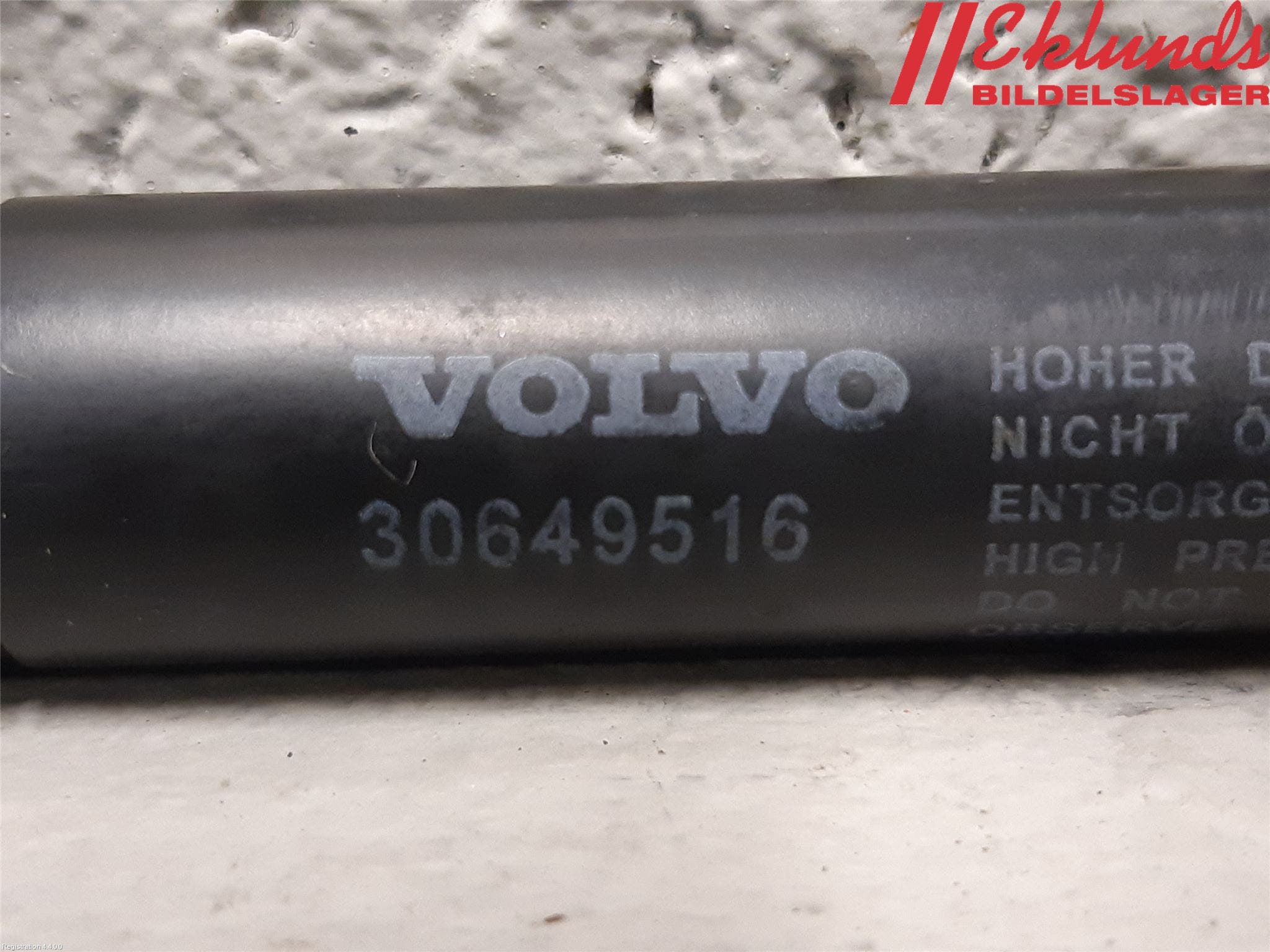 Volvo V70 08-13 Gasfjäder Motorhuv