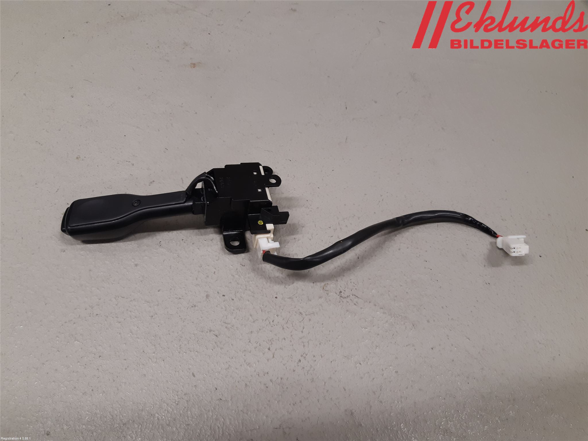 Toyota AURIS 13-19 Farthållare