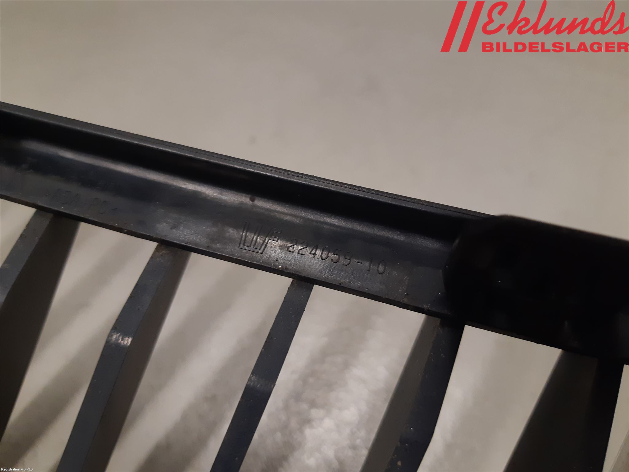 BMW 3 E90/91 SED/TOU 05-12 Grilldel Höger