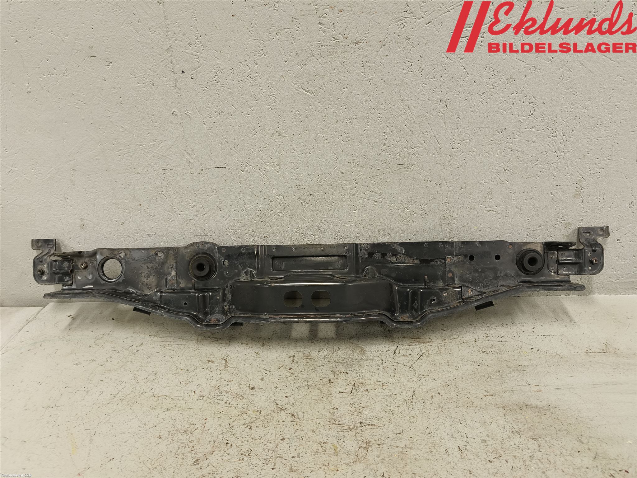 Hyundai i40 08-15 Front Huvlåsplåt-Balk