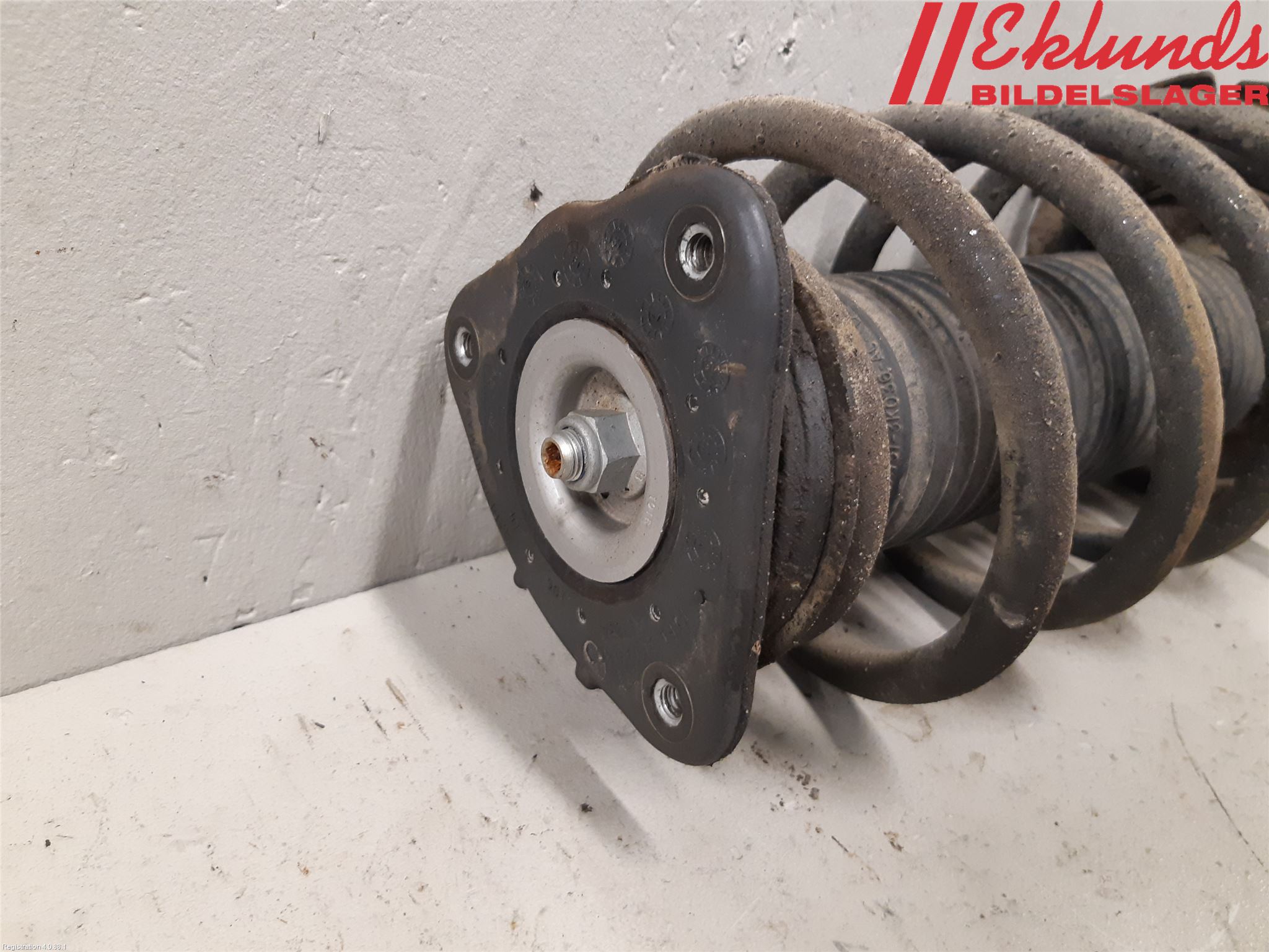 Ford FOCUS 15-18 Fjäderben Fram Höger