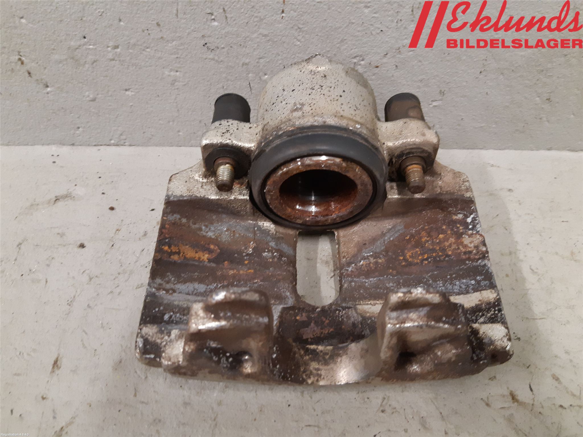 Volkswagen VW PASSAT 11-14 Bromsok Fram Höger