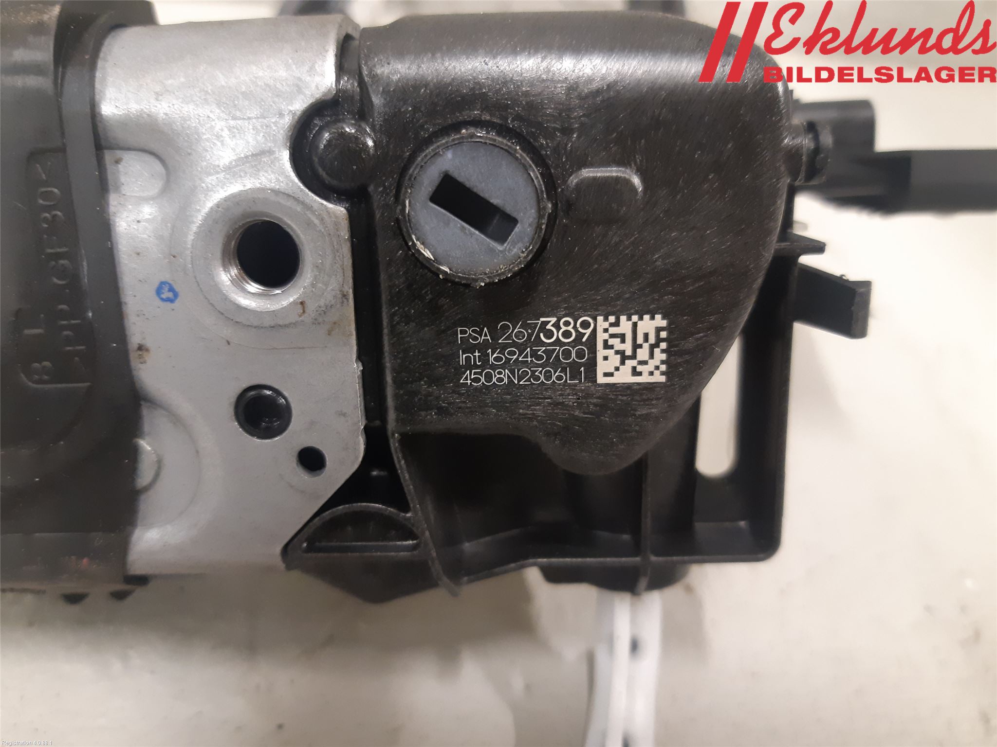 Opel CROSSLAND X 18- Låskista-Dörrlås