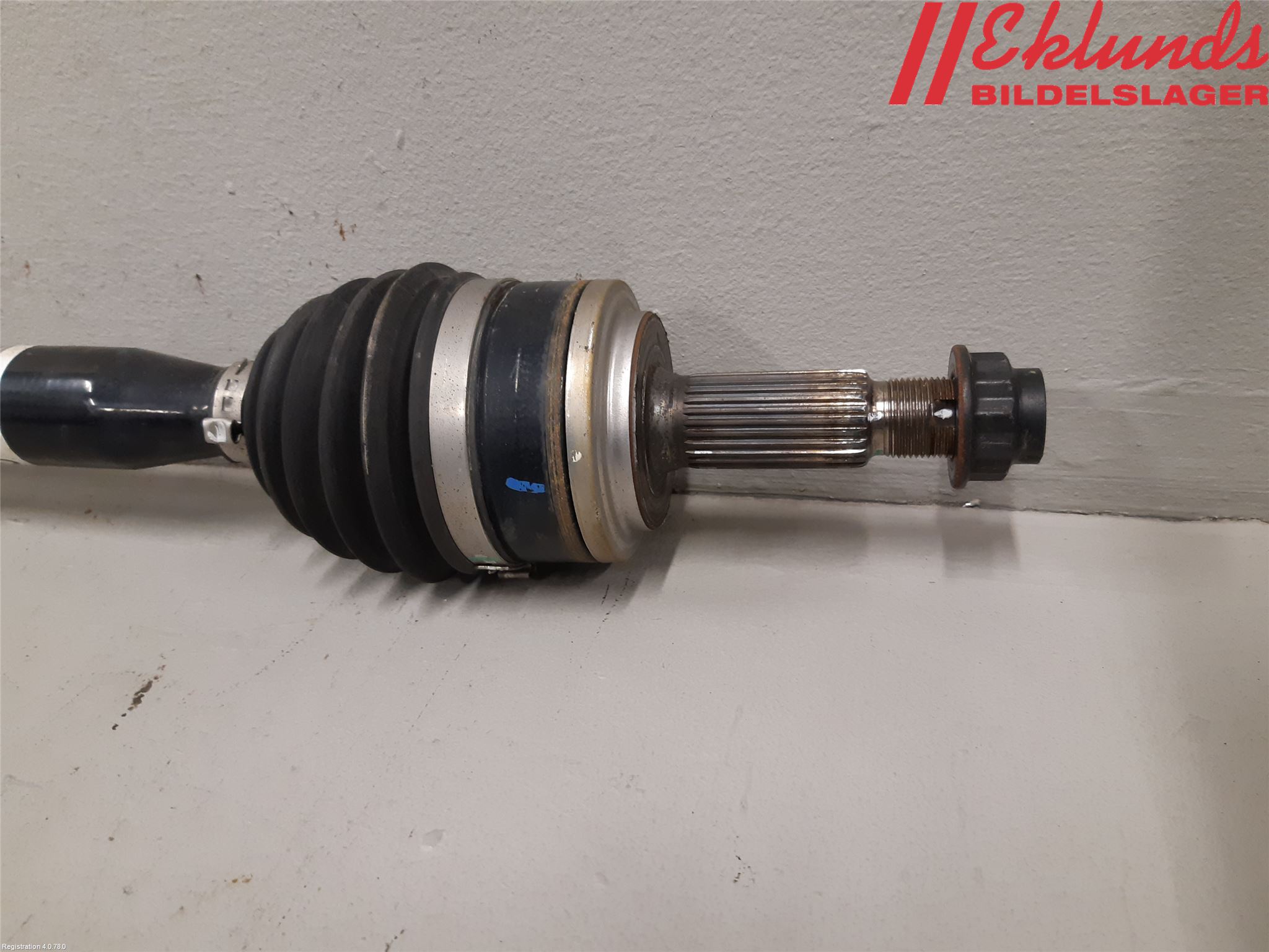 Toyota C-HR 16-23 Drivaxel Fram Höger