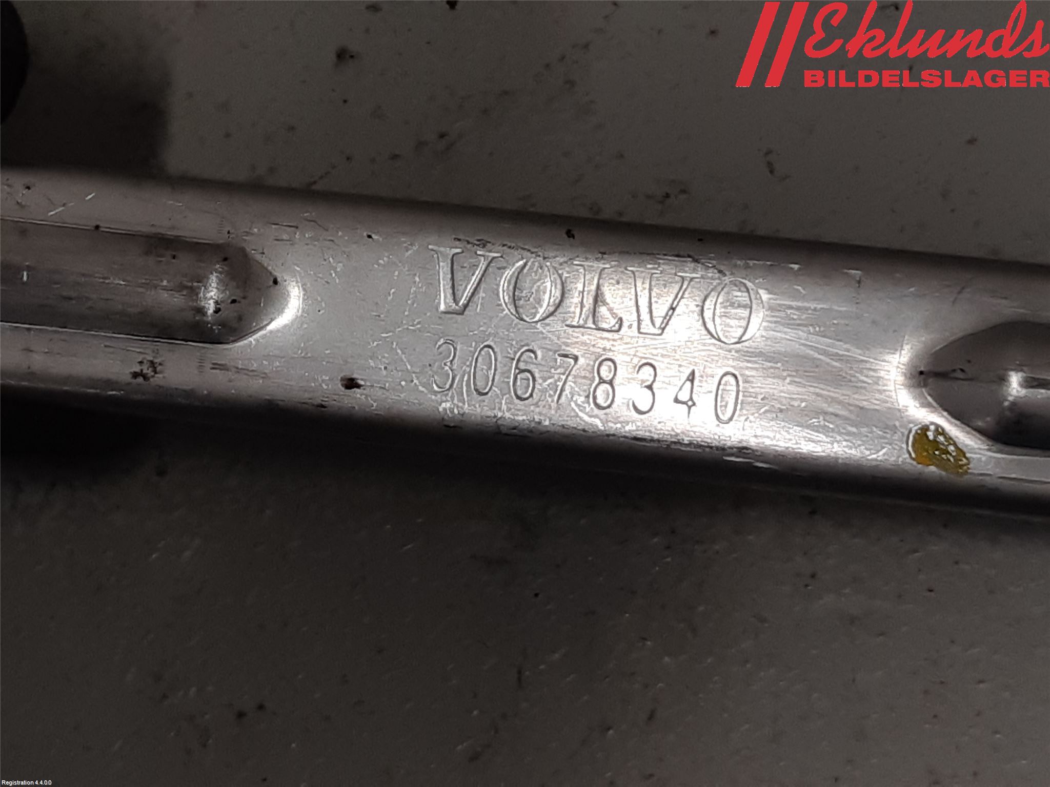 Volvo V70 08-13 Strålkast Fästsarg