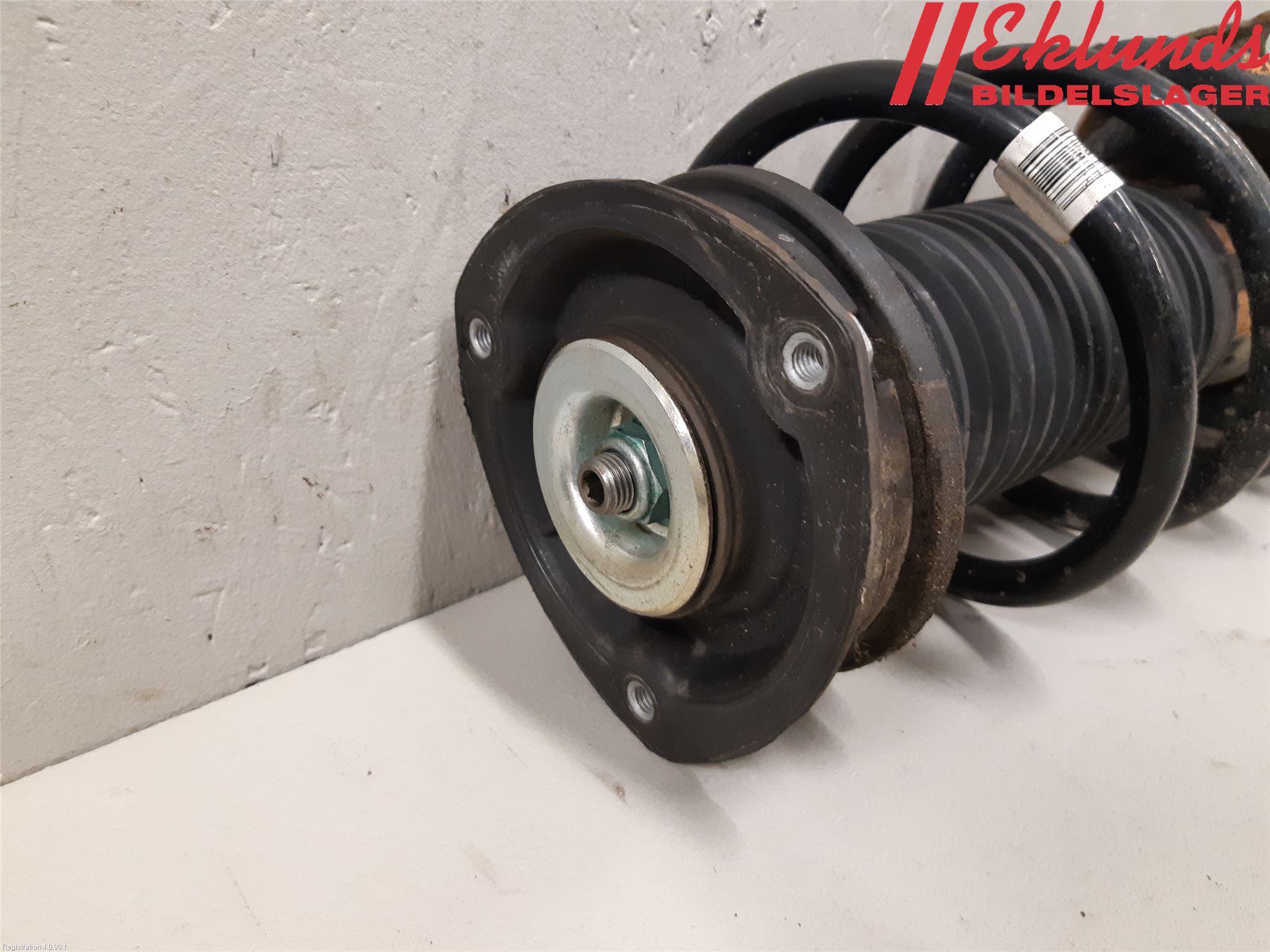 Volkswagen VW PASSAT 15-19 Fjäderben Fram Vänster