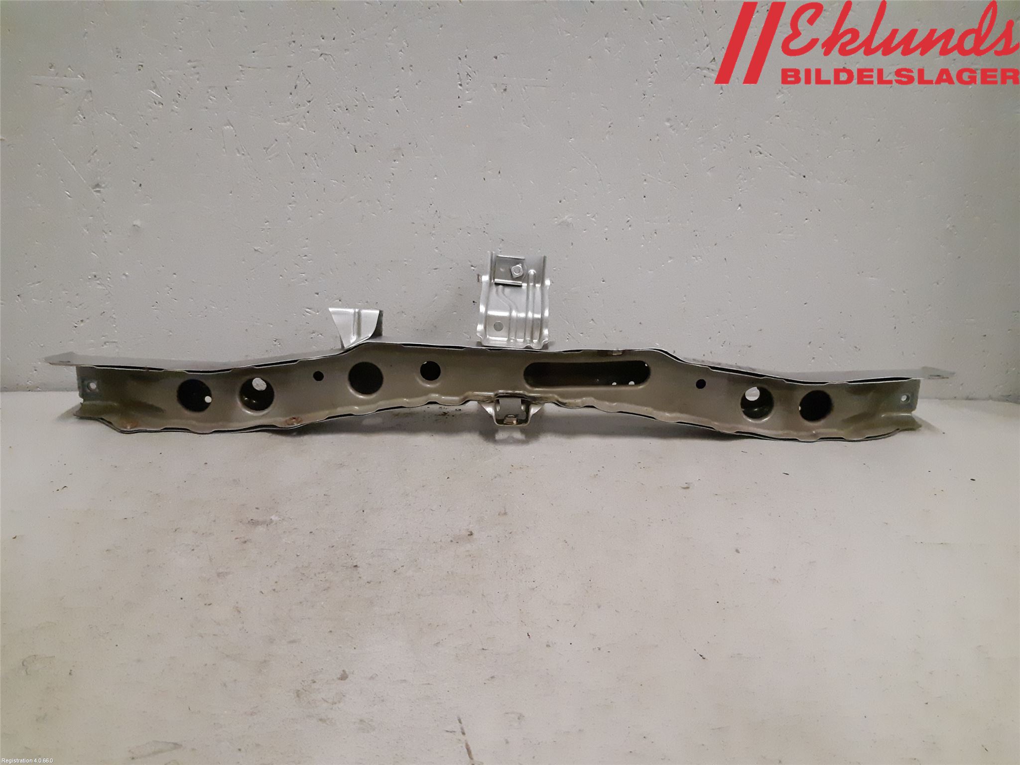 Toyota VERSO 09-18 Front Huvlåsplåt-Balk