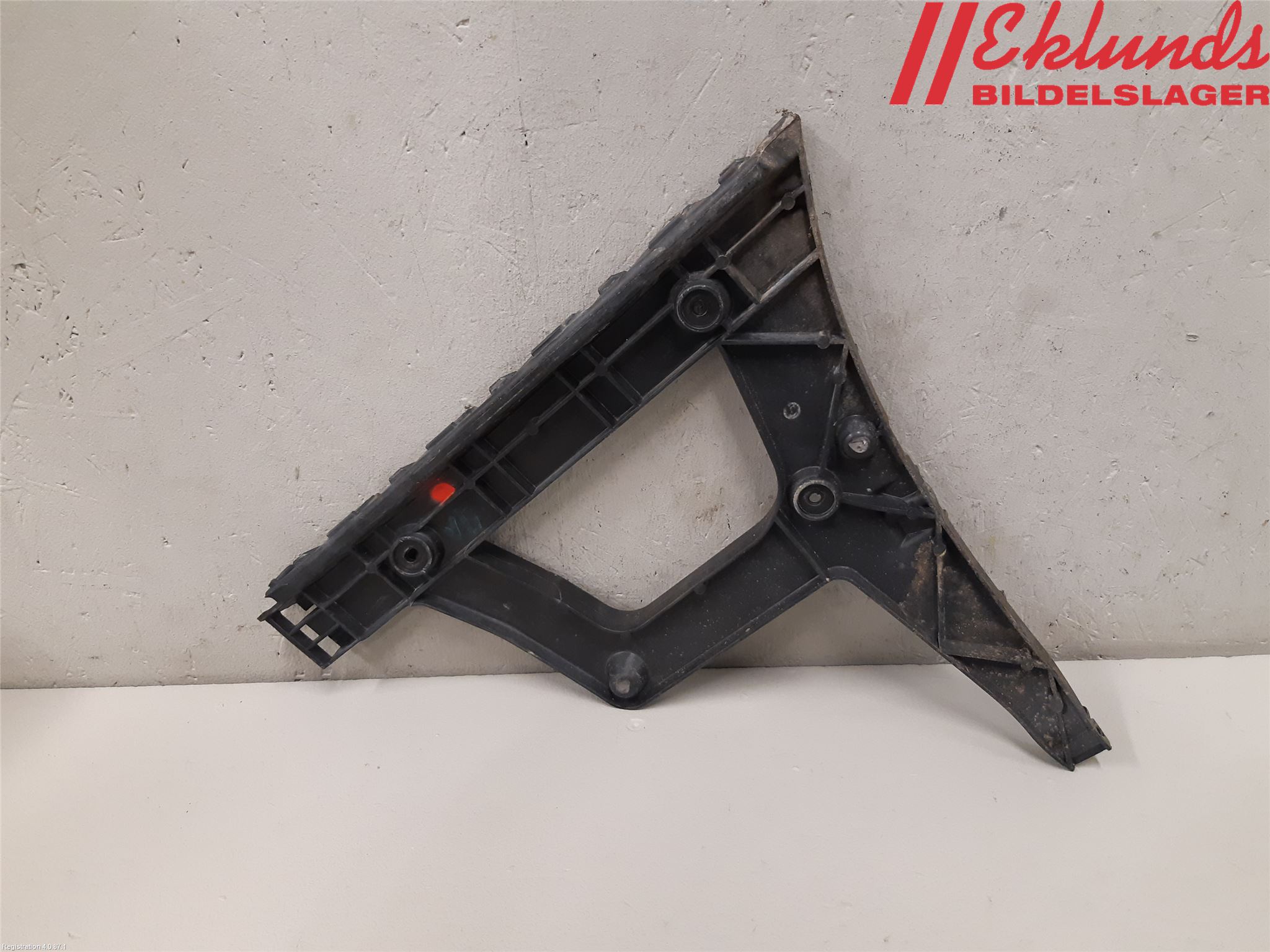 Audi A4 12-15 Stötfångarfäste Bak Vä